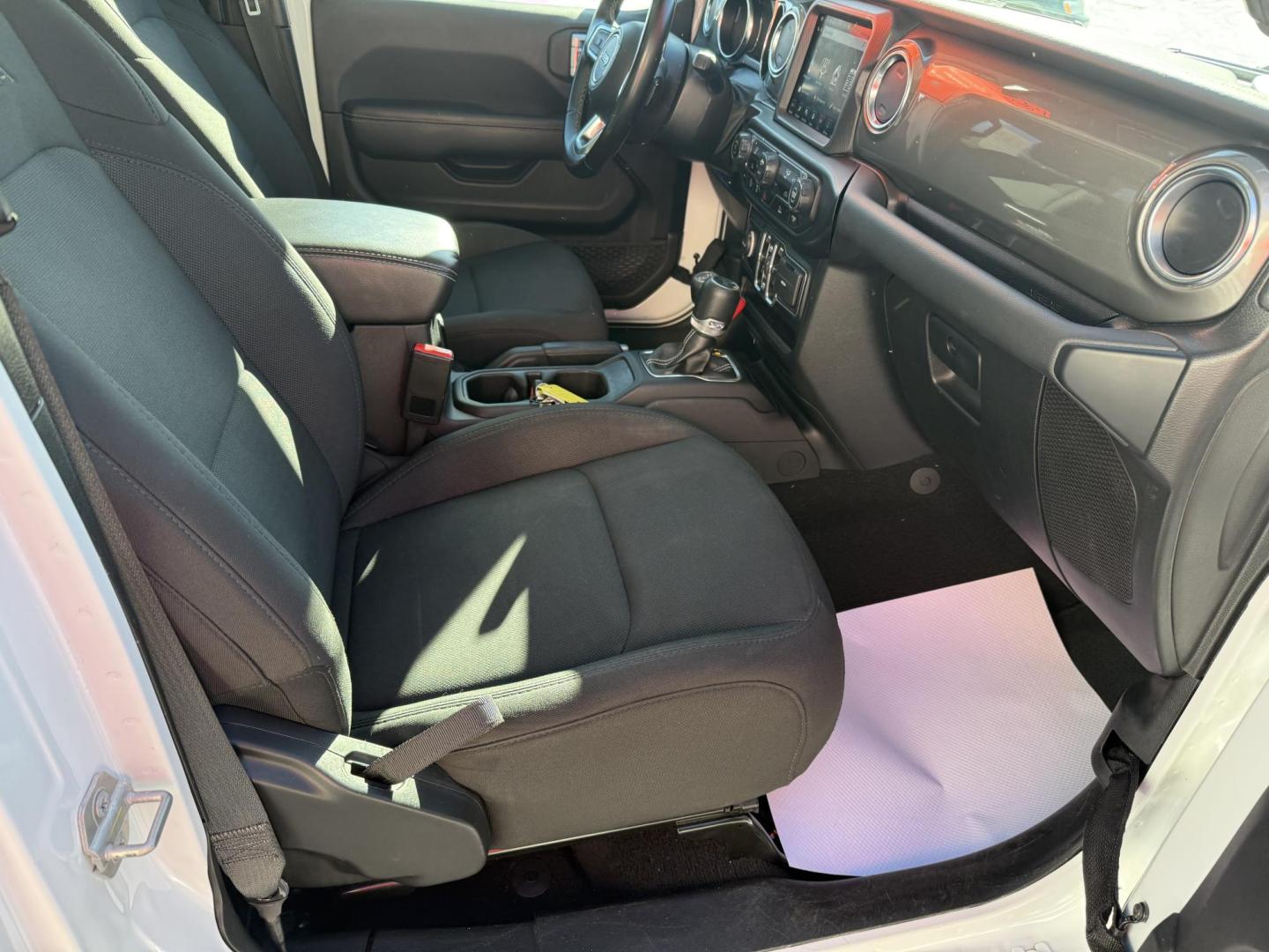 2022 White Jeep Wrangler Unlimited Sahara (1C4HJXEG4NW) with an 3.6L V6 DOHC 24V FFV engine, 6A transmission, located at 8464 Route 219, Brockway, PA, 15824, (814) 265-1330, 41.226871, -78.780518 - Super, clean 2022 Jeep Wrangler Unlimited Sahara 4wd well equipped and very sharp. Well equipped, with V6 engine, air condition, power windows and locks, matching hard top and much more. This Jeep is serviced, warranted and priced to sell. - Photo#14