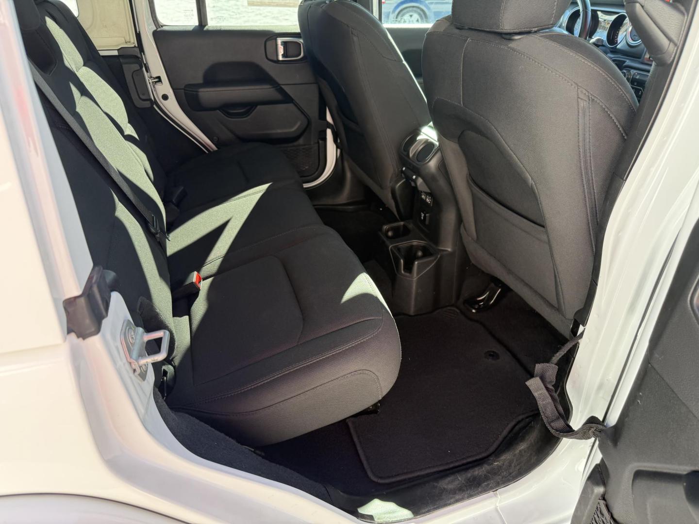 2022 White Jeep Wrangler Unlimited Sahara (1C4HJXEG4NW) with an 3.6L V6 DOHC 24V FFV engine, 6A transmission, located at 8464 Route 219, Brockway, PA, 15824, (814) 265-1330, 41.226871, -78.780518 - Super, clean 2022 Jeep Wrangler Unlimited Sahara 4wd well equipped and very sharp. Well equipped, with V6 engine, air condition, power windows and locks, matching hard top and much more. This Jeep is serviced, warranted and priced to sell. - Photo#15