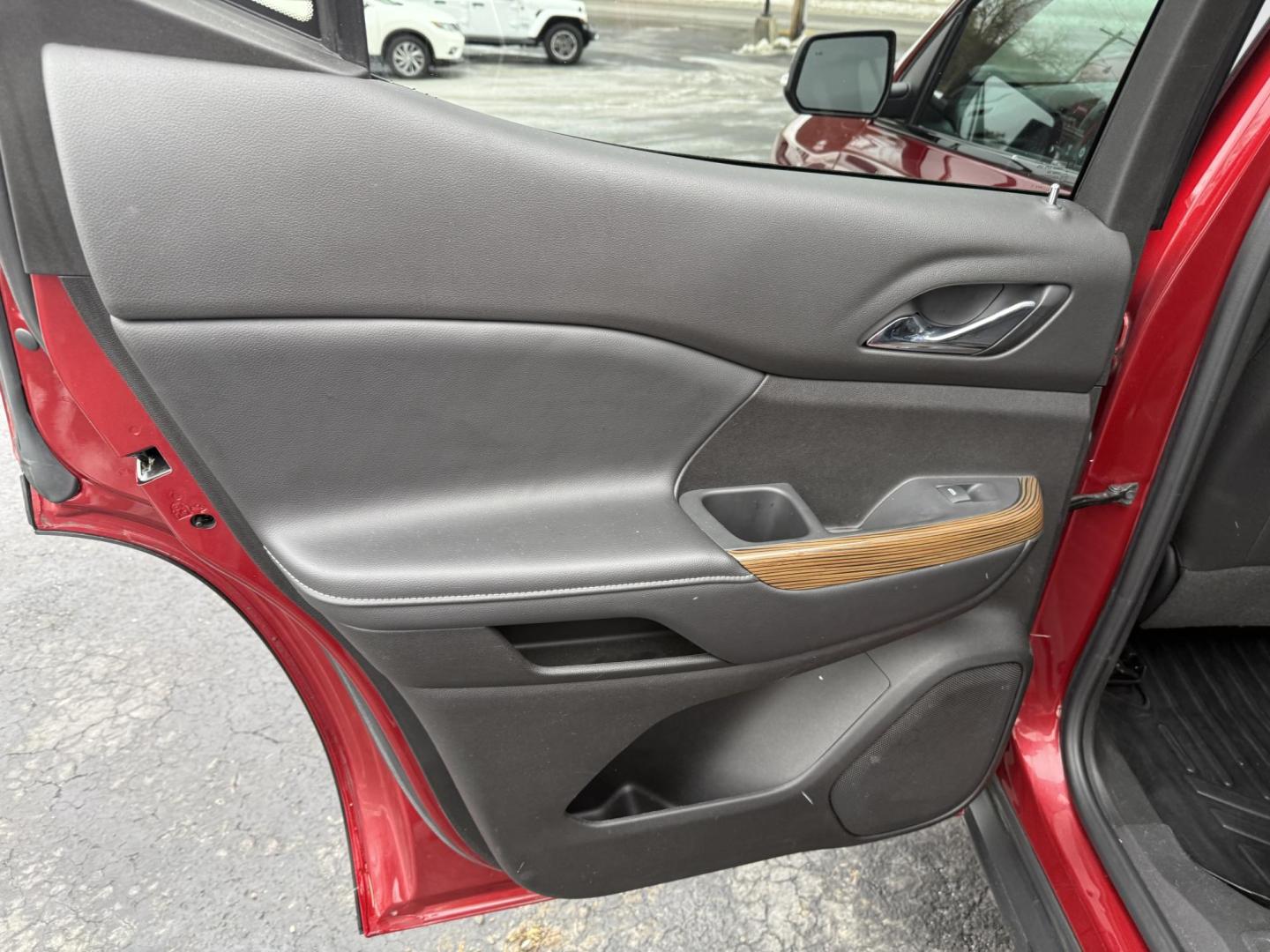 2021 Red GMC Acadia SLE-1 AWD (1GKKNRLS8MZ) with an 3.6L V6 DOHC 24V engine, 6A transmission, located at 8464 Route 219, Brockway, PA, 15824, (814) 265-1330, 41.226871, -78.780518 - Sharp looking pre owned 2021 GMC Acadia SLE all wheel drive with V6, air condition, cloth interior with power/heated seats, captain chairs, 6 passenger with rear a/c, factory alloy wheels and ONLY 68000 miles. Serviced with 2 new tires and ready to go. - Photo#8