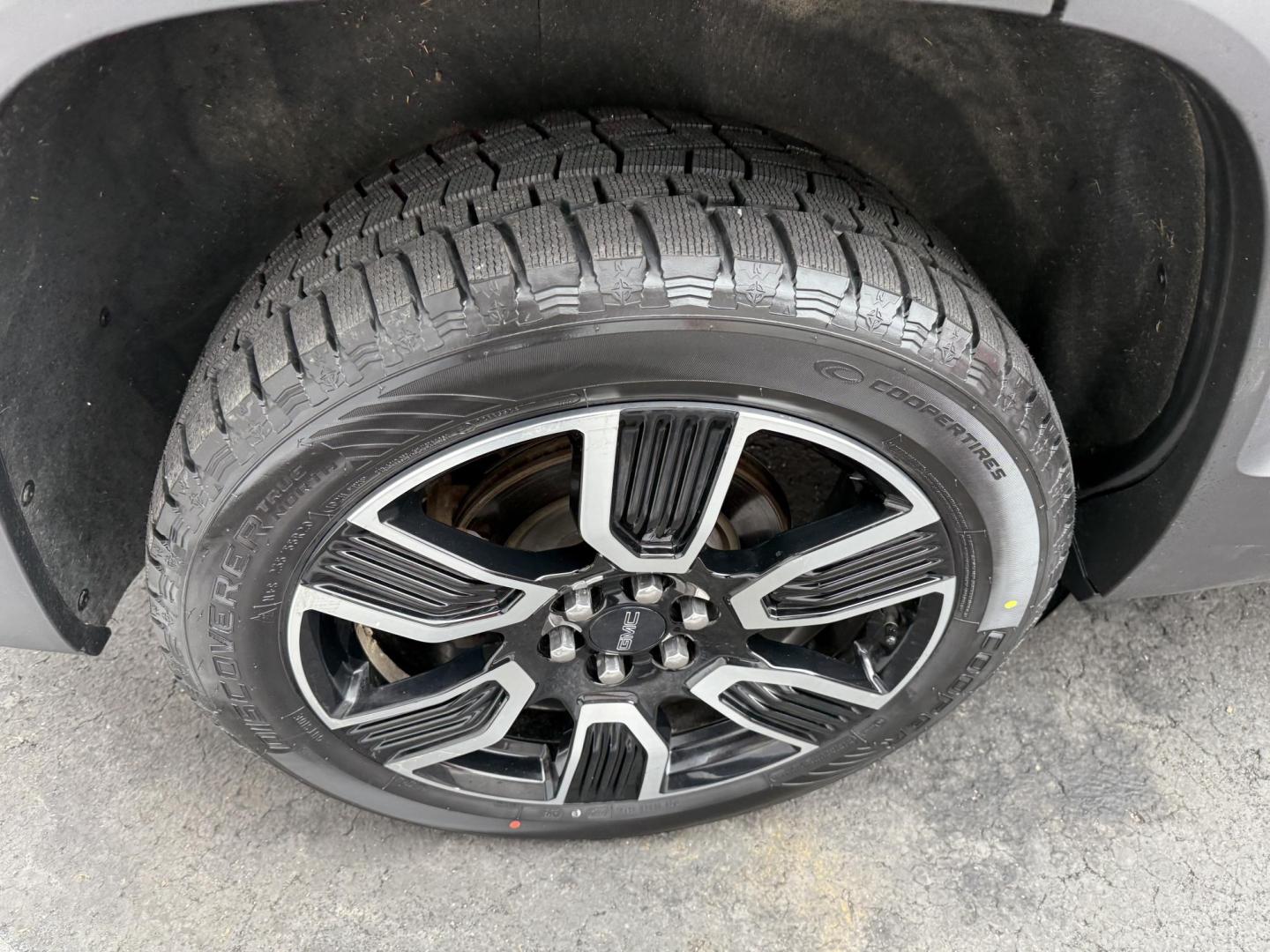 2021 Red GMC Acadia SLE-1 AWD (1GKKNRLS8MZ) with an 3.6L V6 DOHC 24V engine, 6A transmission, located at 8464 Route 219, Brockway, PA, 15824, (814) 265-1330, 41.226871, -78.780518 - Sharp looking pre owned 2021 GMC Acadia SLE all wheel drive with V6, air condition, cloth interior with power/heated seats, captain chairs, 6 passenger with rear a/c, factory alloy wheels and ONLY 68000 miles. Serviced with 2 new tires and ready to go. - Photo#12