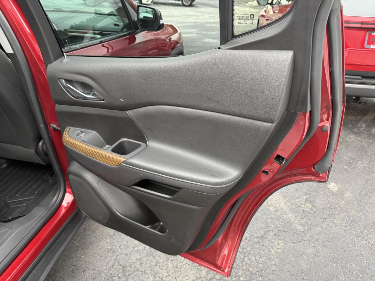 2021 Red GMC Acadia SLE-1 AWD (1GKKNRLS8MZ) with an 3.6L V6 DOHC 24V engine, 6A transmission, located at 8464 Route 219, Brockway, PA, 15824, (814) 265-1330, 41.226871, -78.780518 - Sharp looking pre owned 2021 GMC Acadia SLE all wheel drive with V6, air condition, cloth interior with power/heated seats, captain chairs, 6 passenger with rear a/c, factory alloy wheels and ONLY 68000 miles. Serviced with 2 new tires and ready to go. - Photo#14