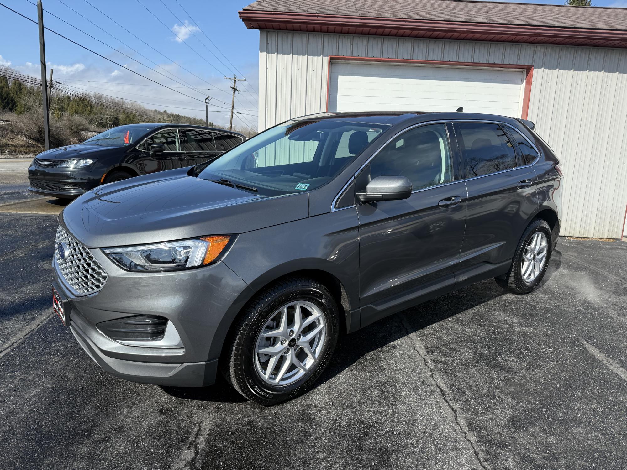 photo of 2023 Ford Edge SEL