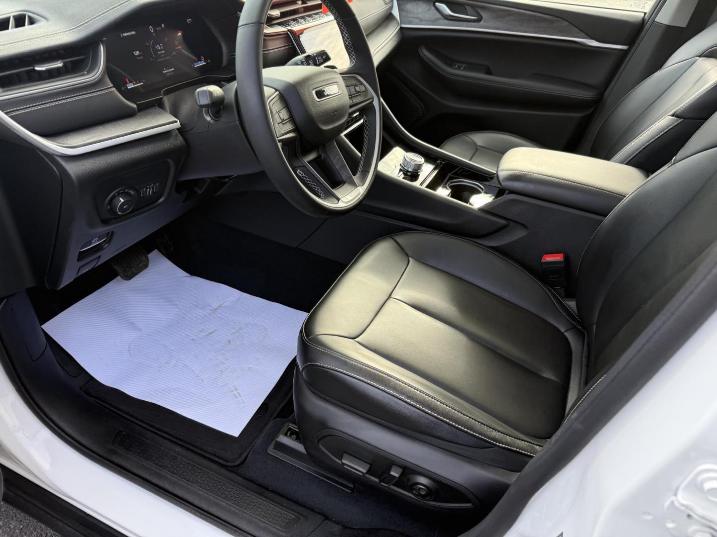 2023 White Jeep Grand Cherokee Limited 4WD (1C4RJHBG8PC) with an 3.6L V6 DOHC 24V engine, 8A transmission, located at 8464 Route 219, Brockway, PA, 15824, (814) 265-1330, 41.226871, -78.780518 - FRESH ARRIVAL...2023 Jeep Grand Cherokee Limited 4wd with leather interior, power/heated front seats, factory pano roof, navigation, and much much more. Stop in and see the Morelli boys on this Jeep suv, 1-owner well equipped and priced to sell. Factory warranty and serviced up. - Photo#3