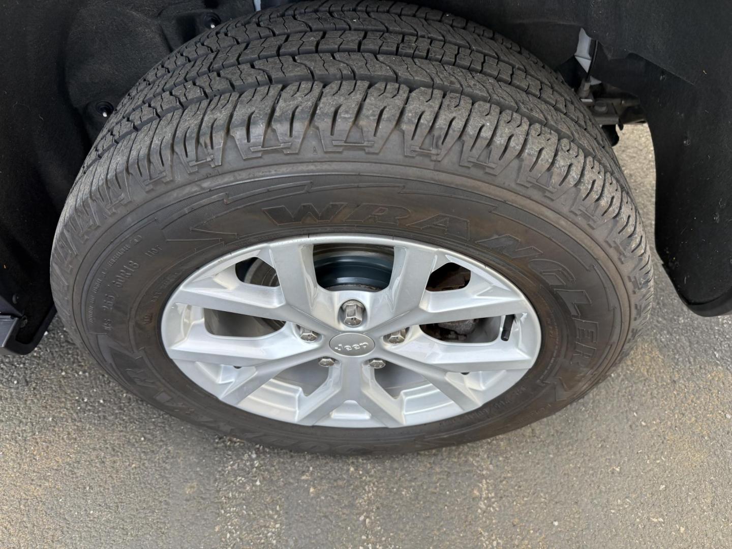 2023 White Jeep Grand Cherokee Limited 4WD (1C4RJHBG8PC) with an 3.6L V6 DOHC 24V engine, 8A transmission, located at 8464 Route 219, Brockway, PA, 15824, (814) 265-1330, 41.226871, -78.780518 - FRESH ARRIVAL...2023 Jeep Grand Cherokee Limited 4wd with leather interior, power/heated front seats, factory pano roof, navigation, and much much more. Stop in and see the Morelli boys on this Jeep suv, 1-owner well equipped and priced to sell. Factory warranty and serviced up. - Photo#8