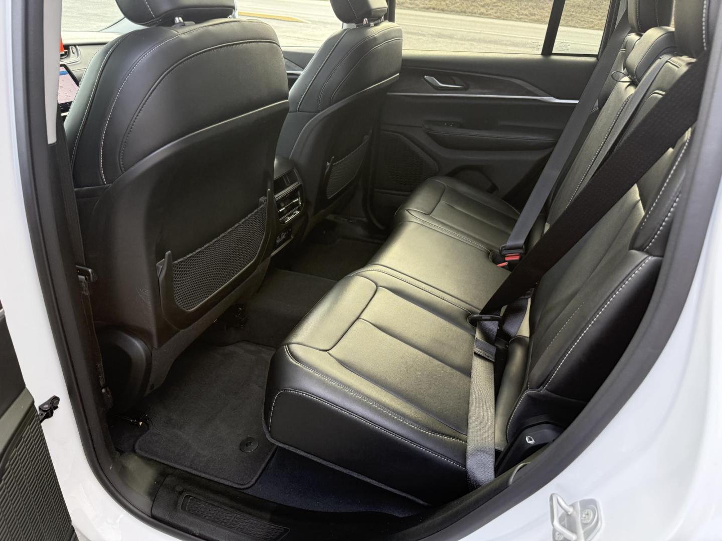 2023 White Jeep Grand Cherokee Limited 4WD (1C4RJHBG8PC) with an 3.6L V6 DOHC 24V engine, 8A transmission, located at 8464 Route 219, Brockway, PA, 15824, (814) 265-1330, 41.226871, -78.780518 - FRESH ARRIVAL...2023 Jeep Grand Cherokee Limited 4wd with leather interior, power/heated front seats, factory pano roof, navigation, and much much more. Stop in and see the Morelli boys on this Jeep suv, 1-owner well equipped and priced to sell. Factory warranty and serviced up. - Photo#7