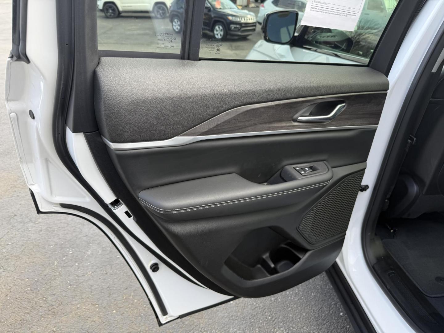 2023 White Jeep Grand Cherokee Limited 4WD (1C4RJHBG8PC) with an 3.6L V6 DOHC 24V engine, 8A transmission, located at 8464 Route 219, Brockway, PA, 15824, (814) 265-1330, 41.226871, -78.780518 - FRESH ARRIVAL...2023 Jeep Grand Cherokee Limited 4wd with leather interior, power/heated front seats, factory pano roof, navigation, and much much more. Stop in and see the Morelli boys on this Jeep suv, 1-owner well equipped and priced to sell. Factory warranty and serviced up. - Photo#9