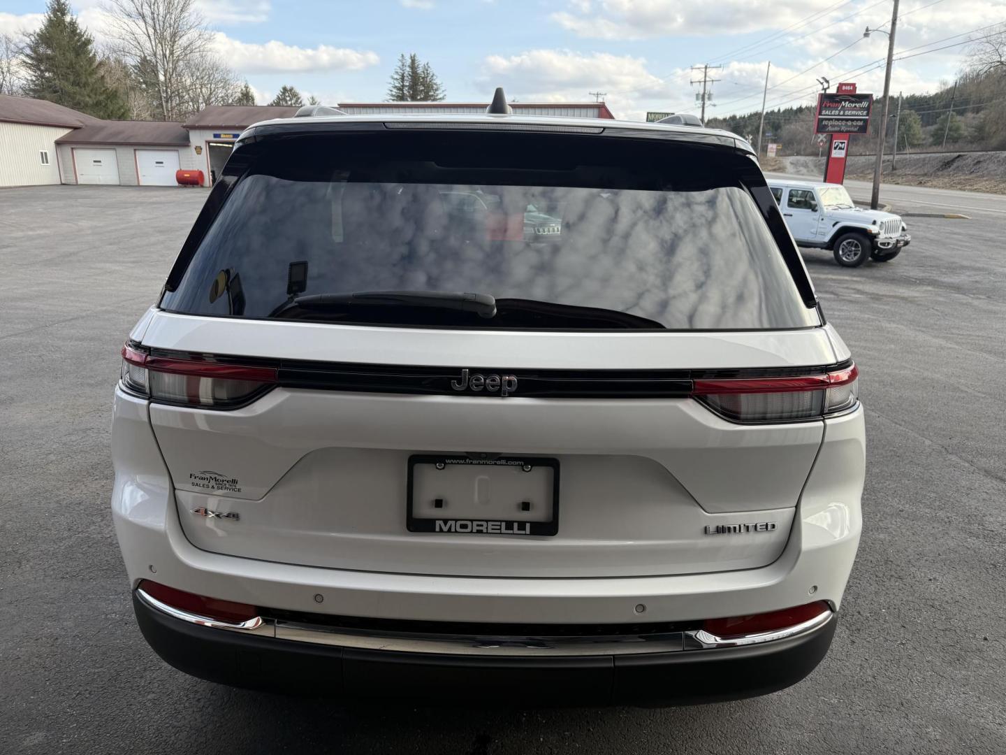 2023 White Jeep Grand Cherokee Limited 4WD (1C4RJHBG8PC) with an 3.6L V6 DOHC 24V engine, 8A transmission, located at 8464 Route 219, Brockway, PA, 15824, (814) 265-1330, 41.226871, -78.780518 - FRESH ARRIVAL...2023 Jeep Grand Cherokee Limited 4wd with leather interior, power/heated front seats, factory pano roof, navigation, and much much more. Stop in and see the Morelli boys on this Jeep suv, 1-owner well equipped and priced to sell. Factory warranty and serviced up. - Photo#10