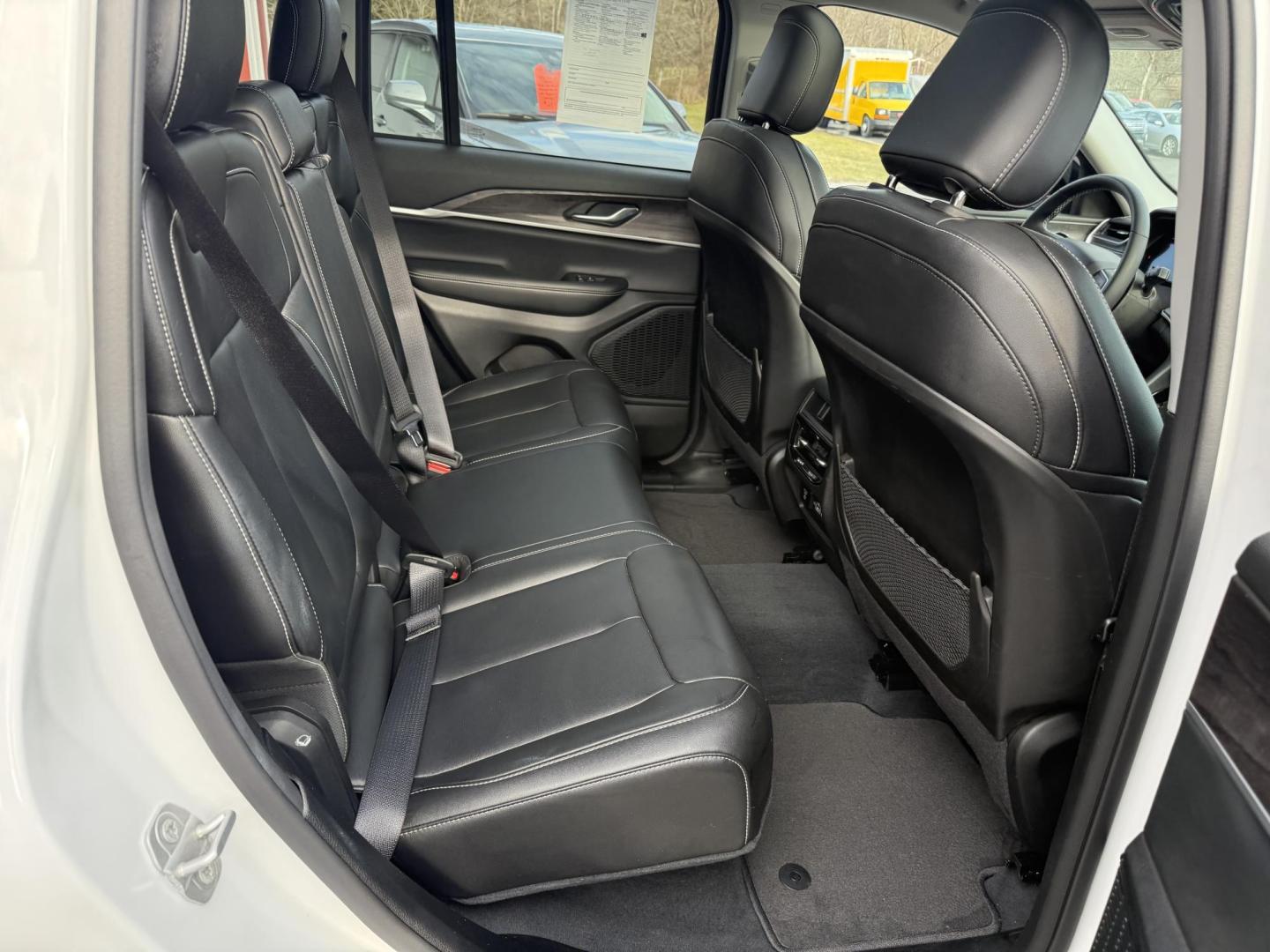 2023 White Jeep Grand Cherokee Limited 4WD (1C4RJHBG8PC) with an 3.6L V6 DOHC 24V engine, 8A transmission, located at 8464 Route 219, Brockway, PA, 15824, (814) 265-1330, 41.226871, -78.780518 - FRESH ARRIVAL...2023 Jeep Grand Cherokee Limited 4wd with leather interior, power/heated front seats, factory pano roof, navigation, and much much more. Stop in and see the Morelli boys on this Jeep suv, 1-owner well equipped and priced to sell. Factory warranty and serviced up. - Photo#15