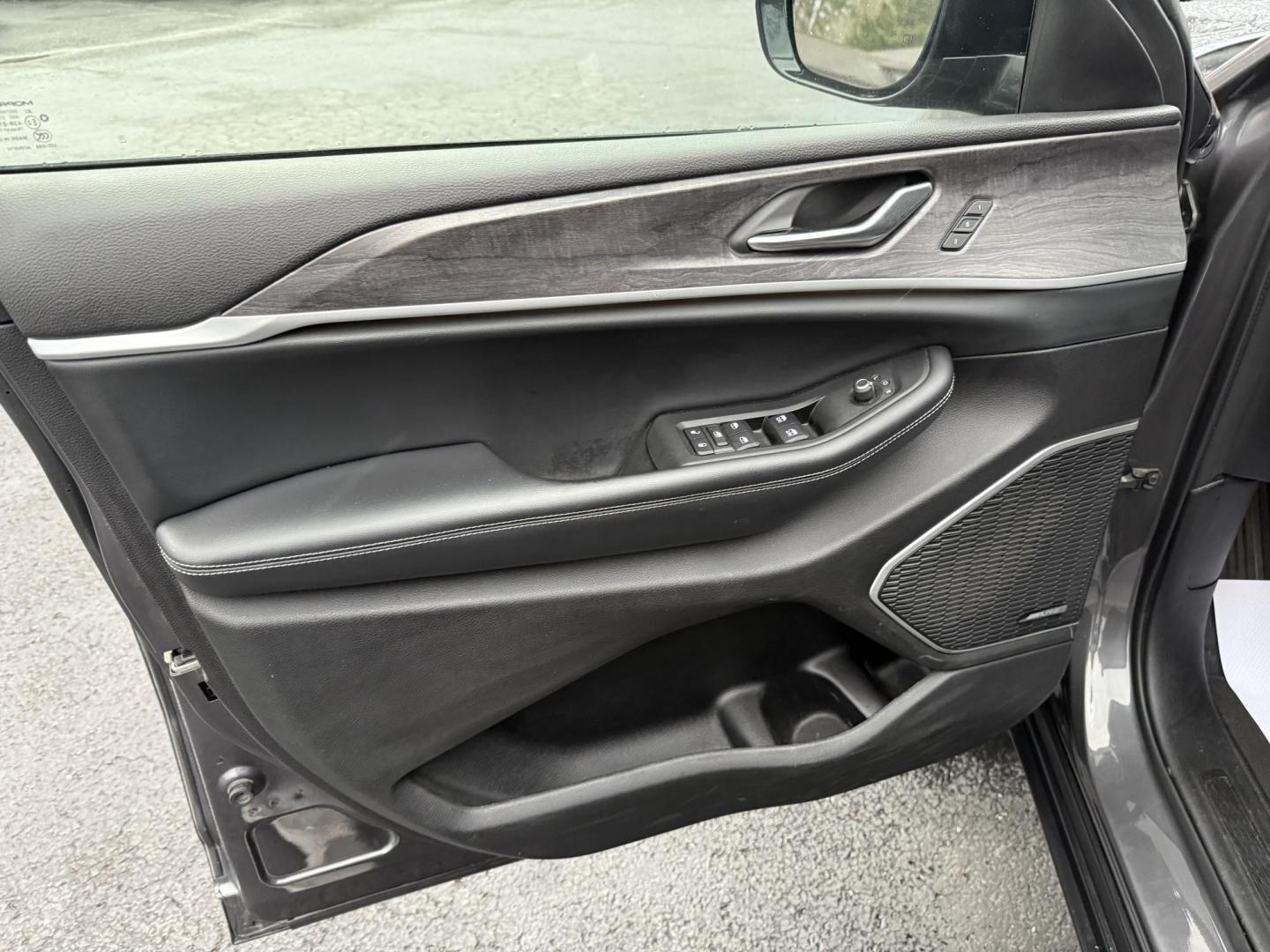 2021 Charcoal Jeep Grand Cherokee Limited 4WD (1C4RJKBG7M8) with an 3.6L V6 DOHC 24V engine, 8A transmission, located at 8464 Route 219, Brockway, PA, 15824, (814) 265-1330, 41.226871, -78.780518 - good looking 2021 Jeep Grand Cherokee L Limited with 3rd row seating, rear a/c, quad seating, leather interior with power/heated seats, and much more. This pre owned Jeep is serviced, Pa-Inspected, and comes with a 12 month/12000 mile warranty. - Photo#4