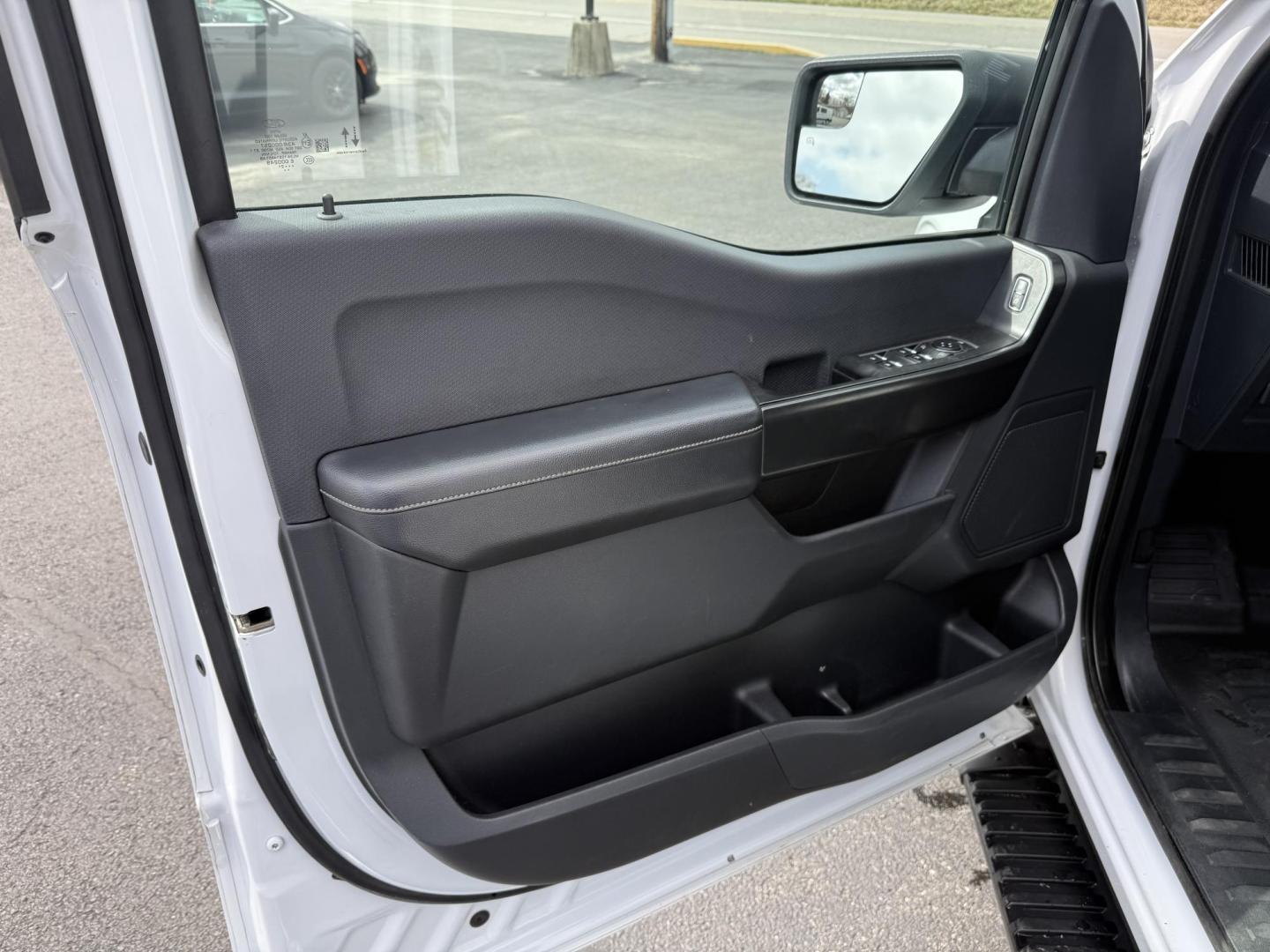 2021 White Ford F-150 XLT SuperCrew 6.5-ft. Bed 4WD (1FTEW1EP3MF) with an 2.7L V6 DOHC 24V engine, 6A transmission, located at 8464 Route 219, Brockway, PA, 15824, (814) 265-1330, 41.226871, -78.780518 - Well taken care of 2021 Ford F150 Crew Cab SXT pkg with 2.7/v6, air condition, power windows and locks, bed cover, mat floor and much more. This Ford Truck is serviced up and ready to go. Must see truck and runs A1. Stop in and see us located on Route 219, Jefferson County. - Photo#3