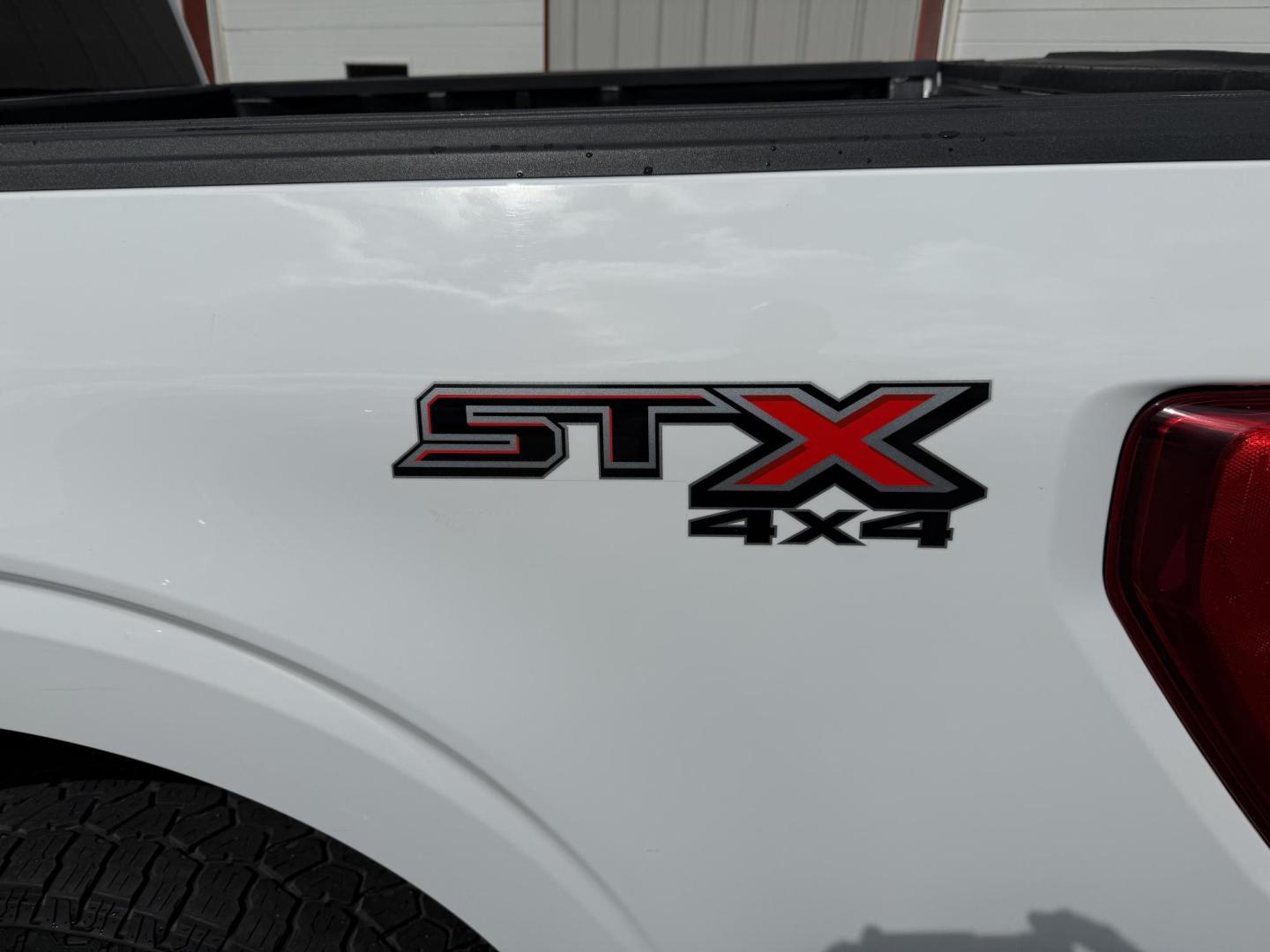 2021 White Ford F-150 XLT SuperCrew 6.5-ft. Bed 4WD (1FTEW1EP3MF) with an 2.7L V6 DOHC 24V engine, 6A transmission, located at 8464 Route 219, Brockway, PA, 15824, (814) 265-1330, 41.226871, -78.780518 - Well taken care of 2021 Ford F150 Crew Cab SXT pkg with 2.7/v6, air condition, power windows and locks, bed cover, mat floor and much more. This Ford Truck is serviced up and ready to go. Must see truck and runs A1. Stop in and see us located on Route 219, Jefferson County. - Photo#8