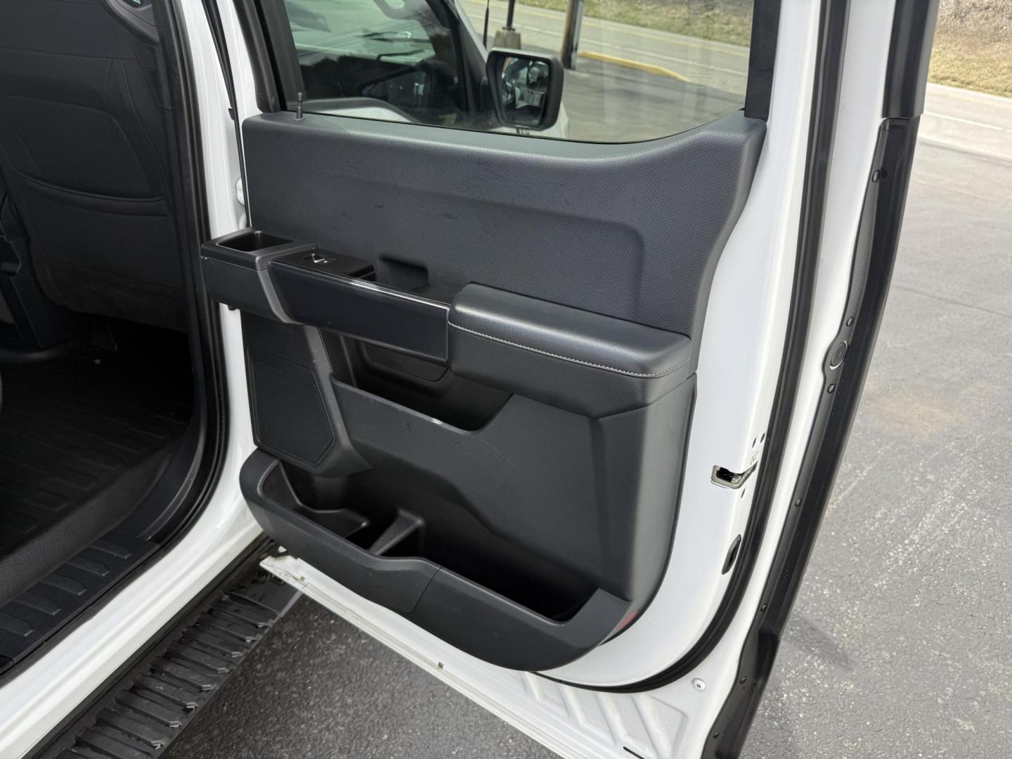 2021 White Ford F-150 XLT SuperCrew 6.5-ft. Bed 4WD (1FTEW1EP3MF) with an 2.7L V6 DOHC 24V engine, 6A transmission, located at 8464 Route 219, Brockway, PA, 15824, (814) 265-1330, 41.226871, -78.780518 - Well taken care of 2021 Ford F150 Crew Cab SXT pkg with 2.7/v6, air condition, power windows and locks, bed cover, mat floor and much more. This Ford Truck is serviced up and ready to go. Must see truck and runs A1. Stop in and see us located on Route 219, Jefferson County. - Photo#13