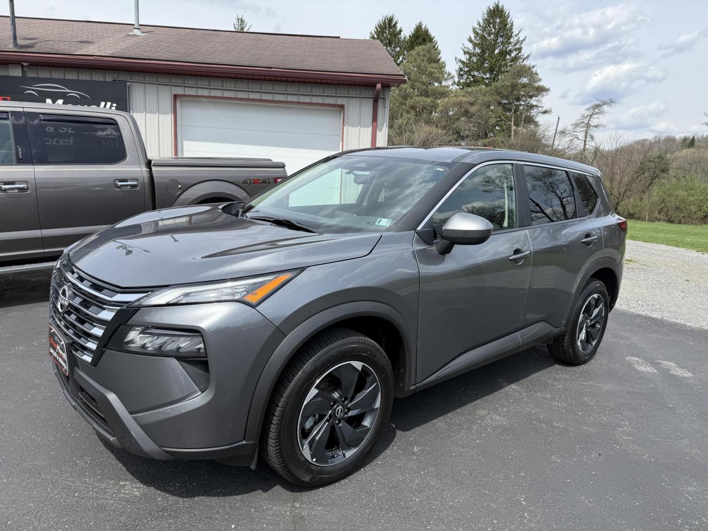 2024 Gray Nissan Rogue SV AWD (5N1BT3BB9RC) with an 2.5L L4 DOHC 16V engine, CVT transmission, located at 8464 Route 219, Brockway, PA, 15824, (814) 265-1330, 41.226871, -78.780518 - good looking 2024 Nissan Rogue SV Awd with 43,000 miles. This 1-owner Nissan suv is well equipped with cloth interior, power front seat, air condition, power windows and locks, factory wheels and much more. This Nissan is serviced up and comes with remaining factory warranty. - Photo#0