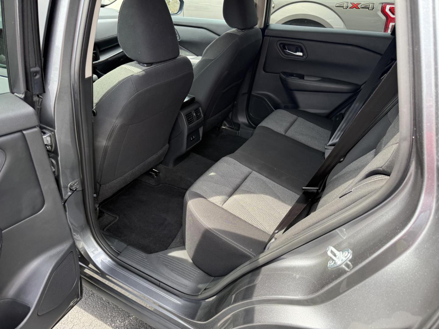 2024 Gray Nissan Rogue SV AWD (5N1BT3BB9RC) with an 2.5L L4 DOHC 16V engine, CVT transmission, located at 8464 Route 219, Brockway, PA, 15824, (814) 265-1330, 41.226871, -78.780518 - good looking 2024 Nissan Rogue SV Awd with 43,000 miles. This 1-owner Nissan suv is well equipped with cloth interior, power front seat, air condition, power windows and locks, factory wheels and much more. This Nissan is serviced up and comes with remaining factory warranty. - Photo#6