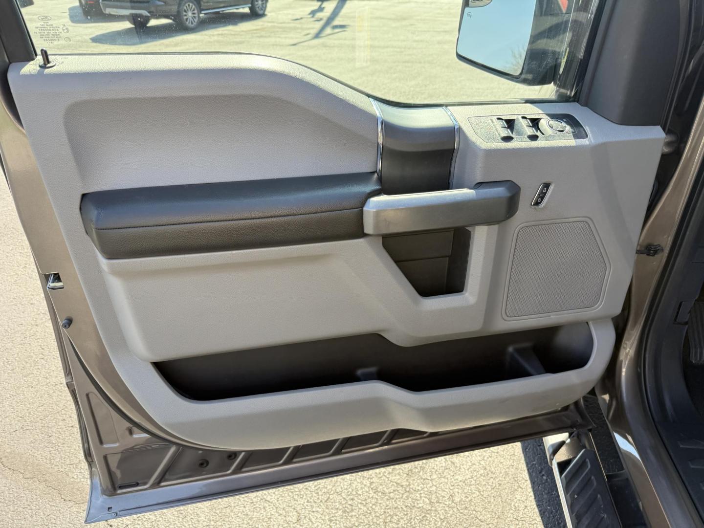 2019 Brown Ford F-150 XLT SuperCrew 6.5-ft. Bed 4WD (1FTEW1E4XKF) with an 3.5L V6 TURBO engine, 6A transmission, located at 8464 Route 219, Brockway, PA, 15824, (814) 265-1330, 41.226871, -78.780518 - Sharp looking 2019 Ford F150 Crew Cab XLT 4wd with 3.5/Ecoboost, air condition, power windows and locks, power/heated front seats, navigation, big screen radio with back up camera, trailer tow, bed liner, fiberglass cap, and much more. This truck is serviced, comes with a warranty and only has 53000 - Photo#5