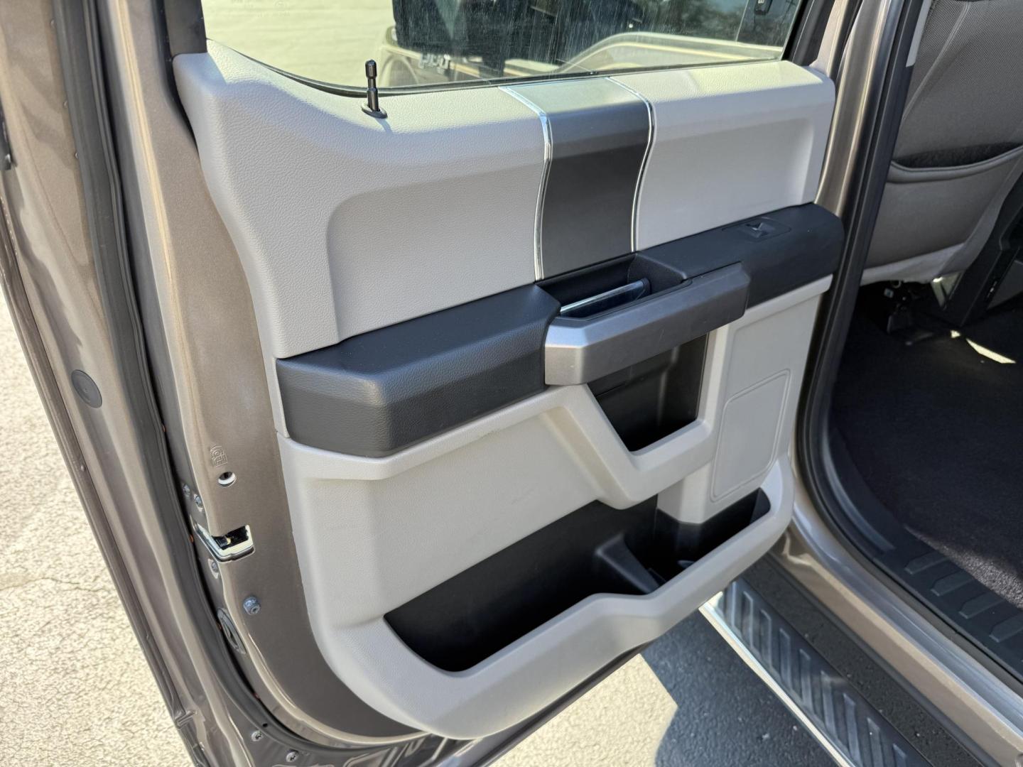 2019 Brown Ford F-150 XLT SuperCrew 6.5-ft. Bed 4WD (1FTEW1E4XKF) with an 3.5L V6 TURBO engine, 6A transmission, located at 8464 Route 219, Brockway, PA, 15824, (814) 265-1330, 41.226871, -78.780518 - Sharp looking 2019 Ford F150 Crew Cab XLT 4wd with 3.5/Ecoboost, air condition, power windows and locks, power/heated front seats, navigation, big screen radio with back up camera, trailer tow, bed liner, fiberglass cap, and much more. This truck is serviced, comes with a warranty and only has 53000 - Photo#10