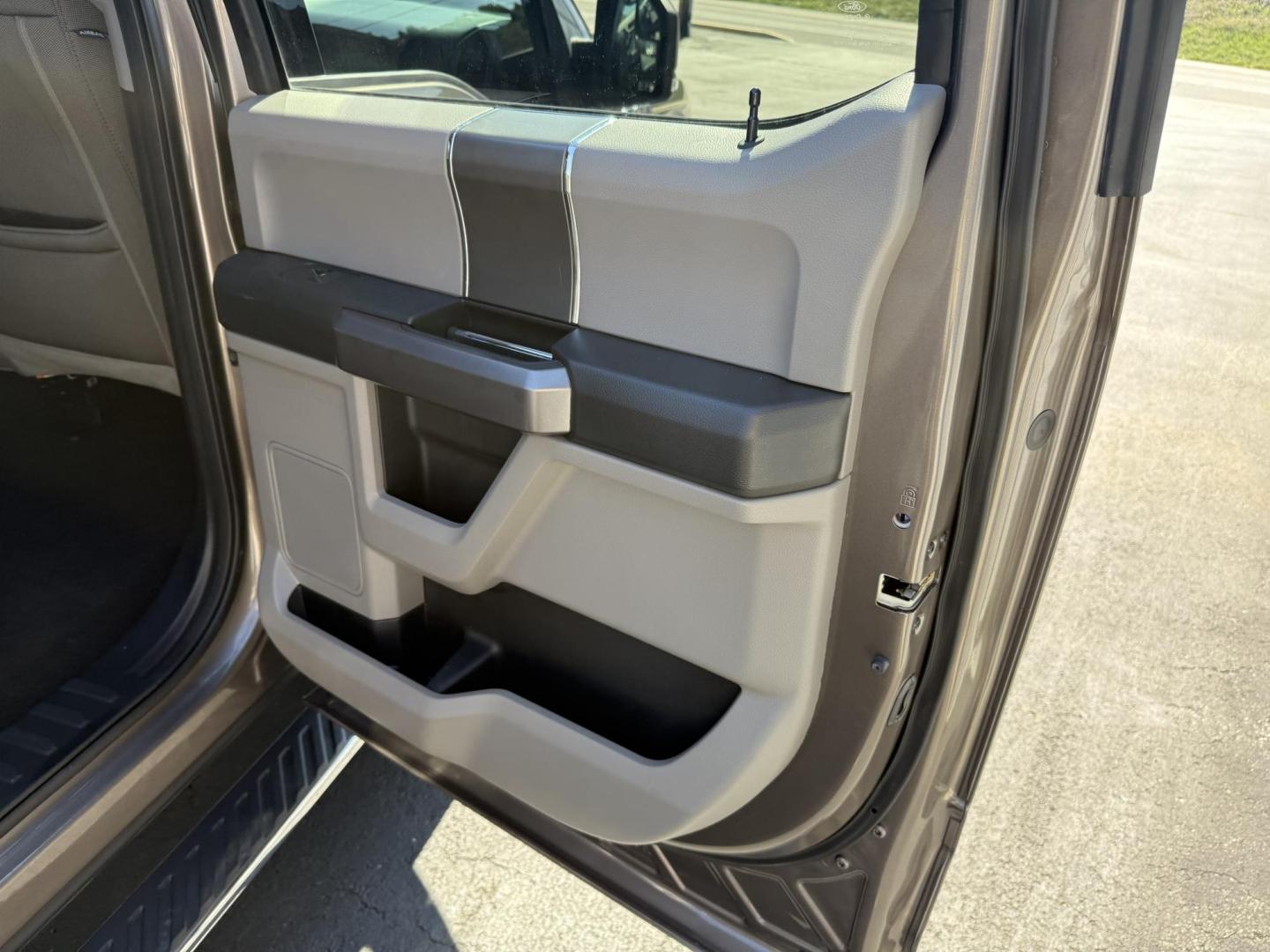 2019 Brown Ford F-150 XLT SuperCrew 6.5-ft. Bed 4WD (1FTEW1E4XKF) with an 3.5L V6 TURBO engine, 6A transmission, located at 8464 Route 219, Brockway, PA, 15824, (814) 265-1330, 41.226871, -78.780518 - Sharp looking 2019 Ford F150 Crew Cab XLT 4wd with 3.5/Ecoboost, air condition, power windows and locks, power/heated front seats, navigation, big screen radio with back up camera, trailer tow, bed liner, fiberglass cap, and much more. This truck is serviced, comes with a warranty and only has 53000 - Photo#17