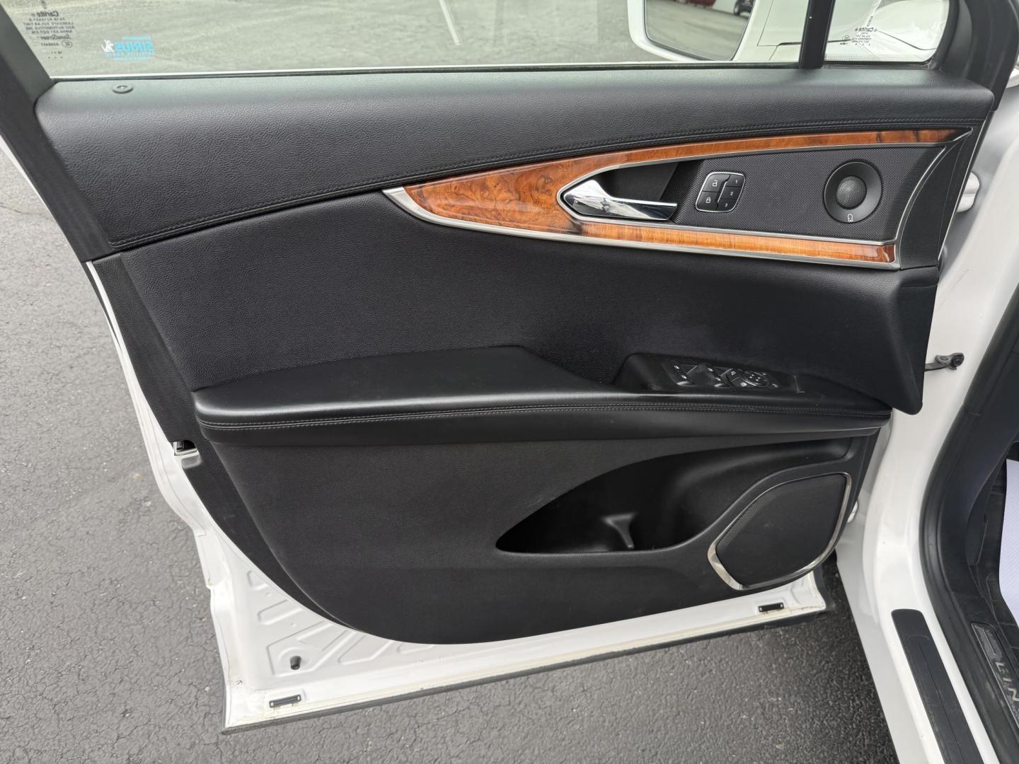 2017 White Lincoln MKX Reserve AWD (2LMPJ8LP4HB) with an 2.7L V6 DOHC 24V engine, 6A transmission, located at 8464 Route 219, Brockway, PA, 15824, (814) 265-1330, 41.226871, -78.780518 - Fresh local trade in and in very nice shape. This 2017 Lincoln MKX Reserve package has power sunroof, leather interior, power/heated/cool seats, navigation, factory wheels, and much more. Serviced and priced to sell. Hurry in this one shouldn't last long..located in Jefferson County right next to Cl - Photo#4