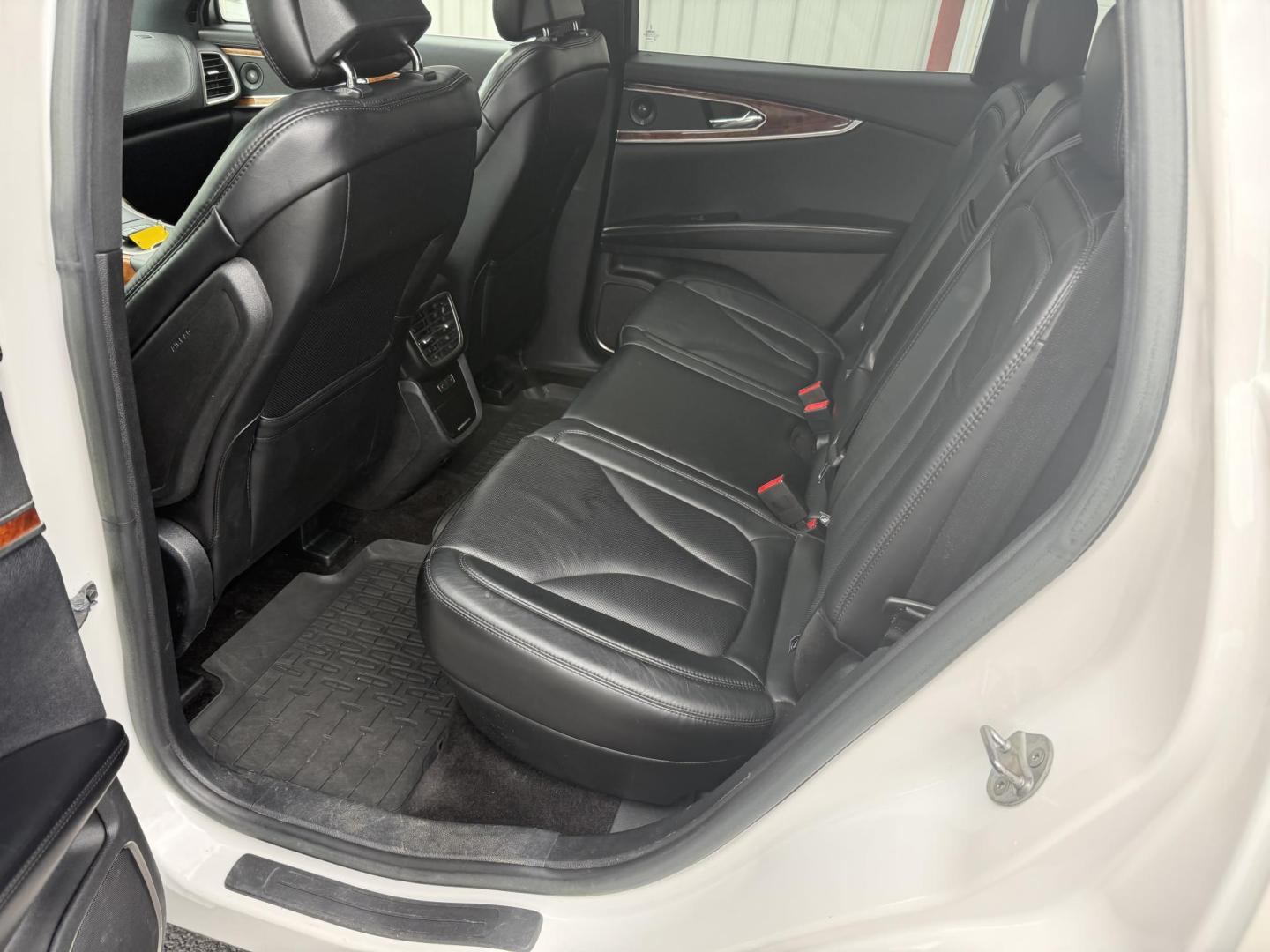 2017 White Lincoln MKX Reserve AWD (2LMPJ8LP4HB) with an 2.7L V6 DOHC 24V engine, 6A transmission, located at 8464 Route 219, Brockway, PA, 15824, (814) 265-1330, 41.226871, -78.780518 - Fresh local trade in and in very nice shape. This 2017 Lincoln MKX Reserve package has power sunroof, leather interior, power/heated/cool seats, navigation, factory wheels, and much more. Serviced and priced to sell. Hurry in this one shouldn't last long..located in Jefferson County right next to Cl - Photo#9