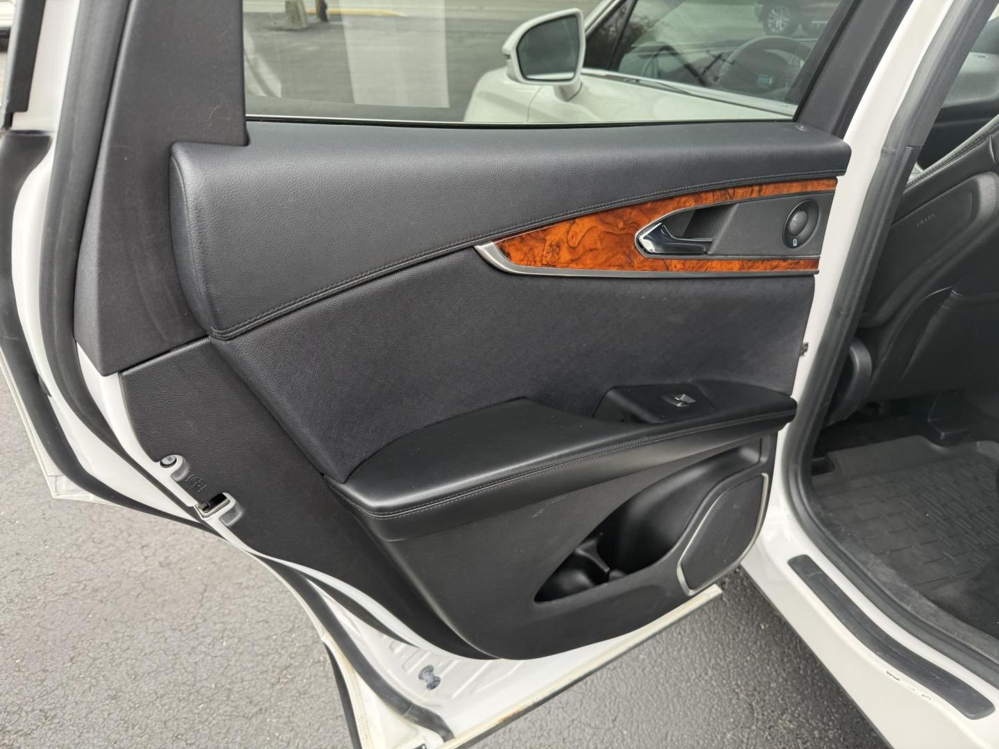 2017 White Lincoln MKX Reserve AWD (2LMPJ8LP4HB) with an 2.7L V6 DOHC 24V engine, 6A transmission, located at 8464 Route 219, Brockway, PA, 15824, (814) 265-1330, 41.226871, -78.780518 - Fresh local trade in and in very nice shape. This 2017 Lincoln MKX Reserve package has power sunroof, leather interior, power/heated/cool seats, navigation, factory wheels, and much more. Serviced and priced to sell. Hurry in this one shouldn't last long..located in Jefferson County right next to Cl - Photo#10