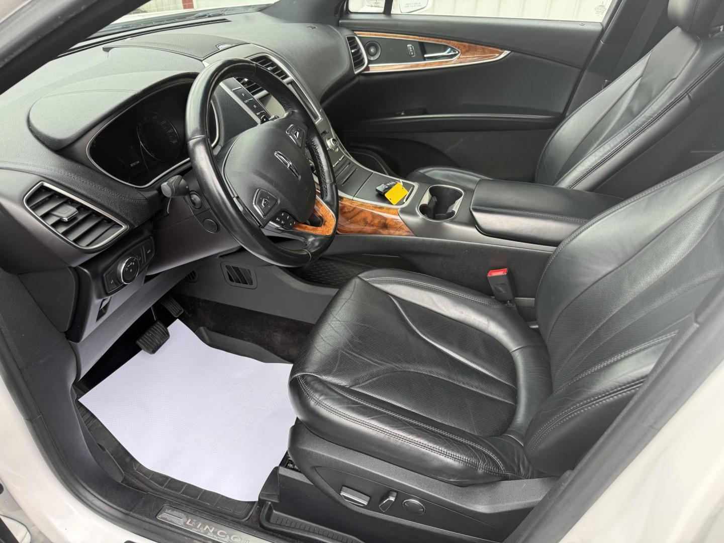 2017 White Lincoln MKX Reserve AWD (2LMPJ8LP4HB) with an 2.7L V6 DOHC 24V engine, 6A transmission, located at 8464 Route 219, Brockway, PA, 15824, (814) 265-1330, 41.226871, -78.780518 - Fresh local trade in and in very nice shape. This 2017 Lincoln MKX Reserve package has power sunroof, leather interior, power/heated/cool seats, navigation, factory wheels, and much more. Serviced and priced to sell. Hurry in this one shouldn't last long..located in Jefferson County right next to Cl - Photo#3