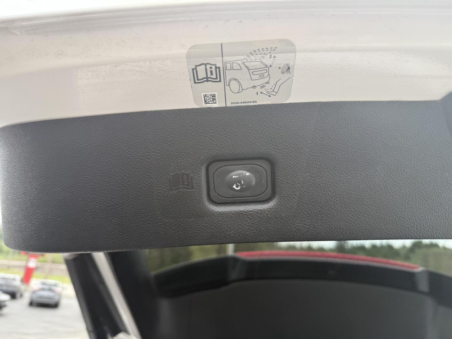 2017 White Lincoln MKX Reserve AWD (2LMPJ8LP4HB) with an 2.7L V6 DOHC 24V engine, 6A transmission, located at 8464 Route 219, Brockway, PA, 15824, (814) 265-1330, 41.226871, -78.780518 - Fresh local trade in and in very nice shape. This 2017 Lincoln MKX Reserve package has power sunroof, leather interior, power/heated/cool seats, navigation, factory wheels, and much more. Serviced and priced to sell. Hurry in this one shouldn't last long..located in Jefferson County right next to Cl - Photo#14