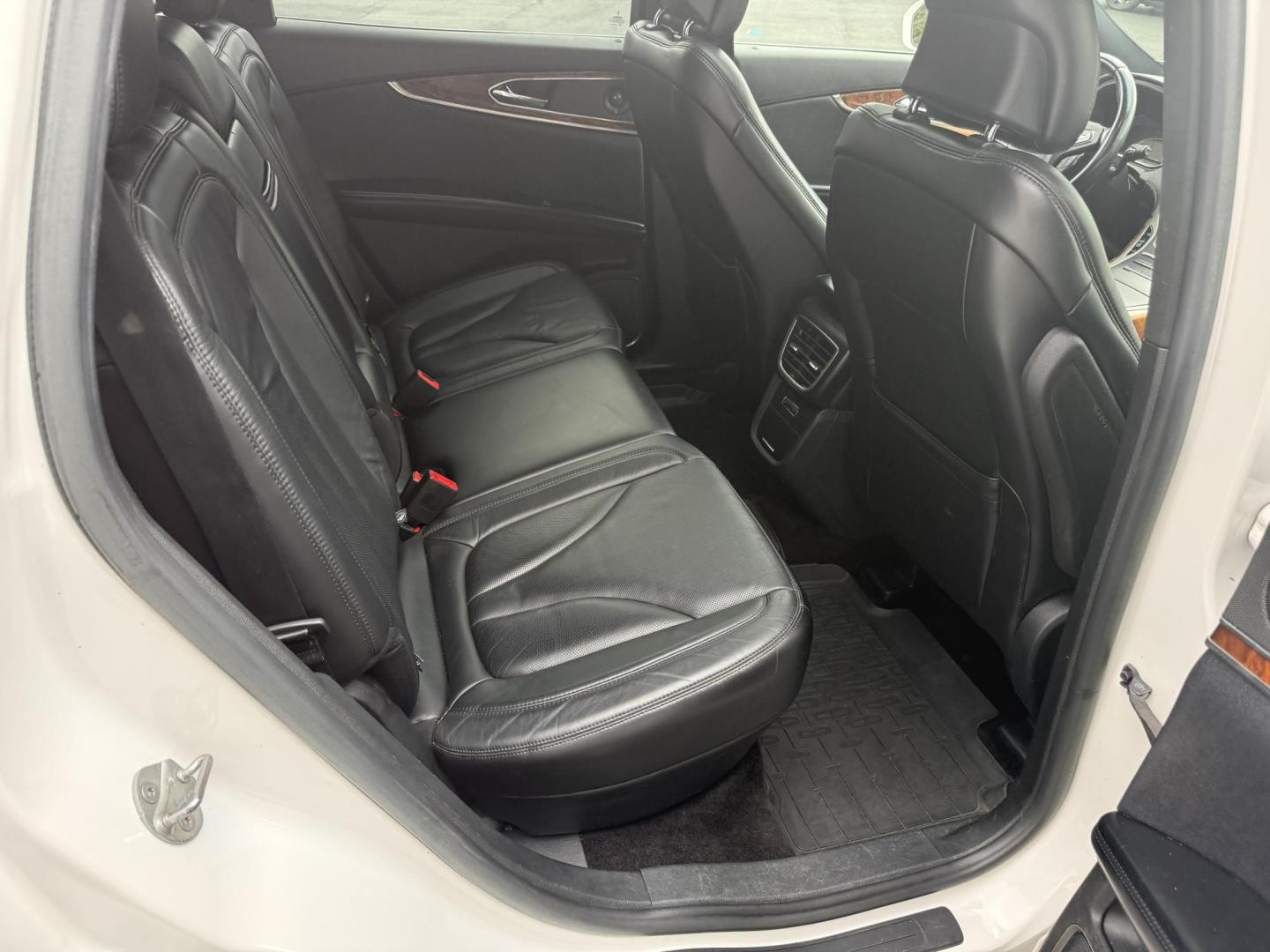 2017 White Lincoln MKX Reserve AWD (2LMPJ8LP4HB) with an 2.7L V6 DOHC 24V engine, 6A transmission, located at 8464 Route 219, Brockway, PA, 15824, (814) 265-1330, 41.226871, -78.780518 - Fresh local trade in and in very nice shape. This 2017 Lincoln MKX Reserve package has power sunroof, leather interior, power/heated/cool seats, navigation, factory wheels, and much more. Serviced and priced to sell. Hurry in this one shouldn't last long..located in Jefferson County right next to Cl - Photo#16