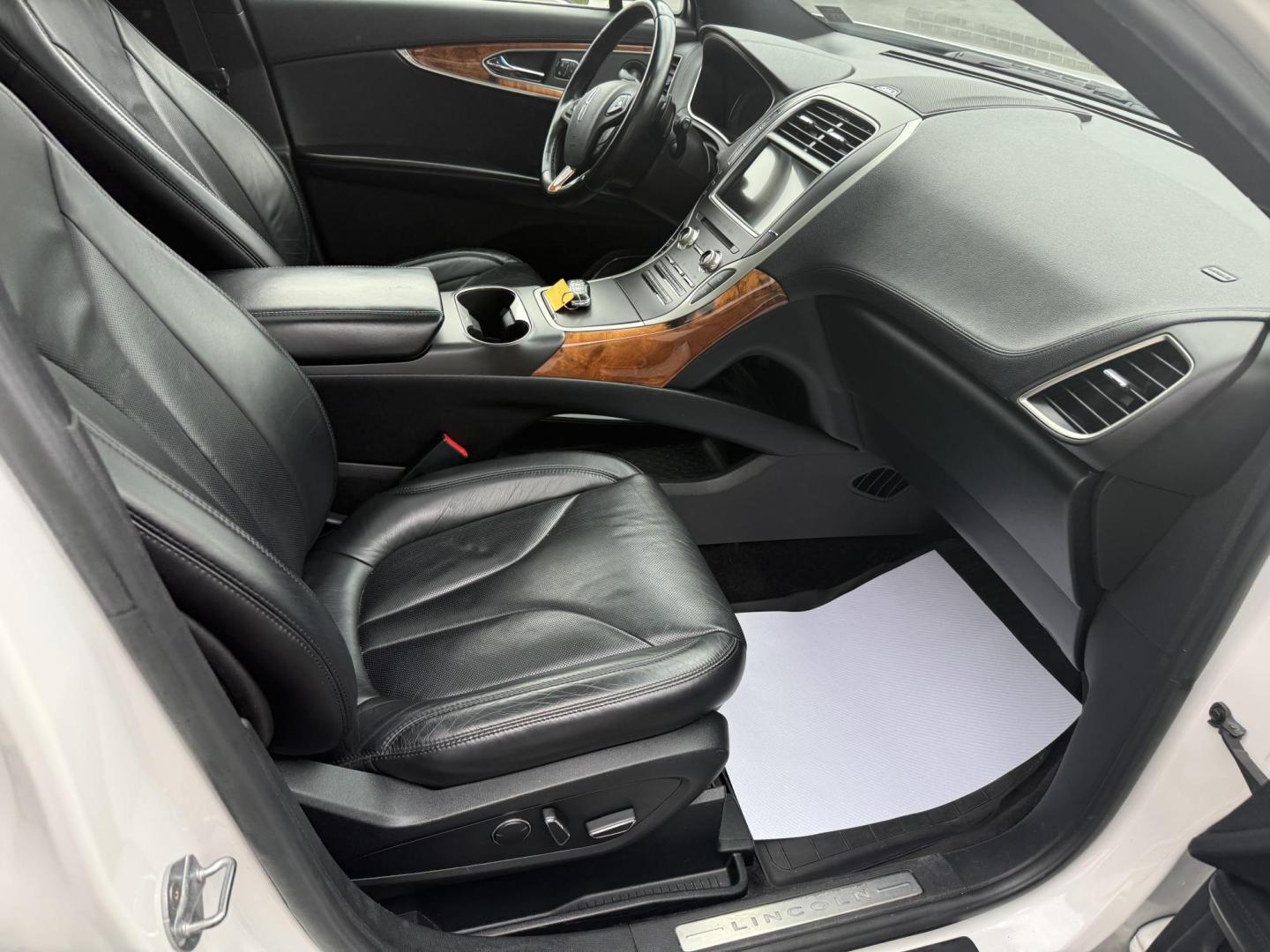 2017 White Lincoln MKX Reserve AWD (2LMPJ8LP4HB) with an 2.7L V6 DOHC 24V engine, 6A transmission, located at 8464 Route 219, Brockway, PA, 15824, (814) 265-1330, 41.226871, -78.780518 - Fresh local trade in and in very nice shape. This 2017 Lincoln MKX Reserve package has power sunroof, leather interior, power/heated/cool seats, navigation, factory wheels, and much more. Serviced and priced to sell. Hurry in this one shouldn't last long..located in Jefferson County right next to Cl - Photo#18