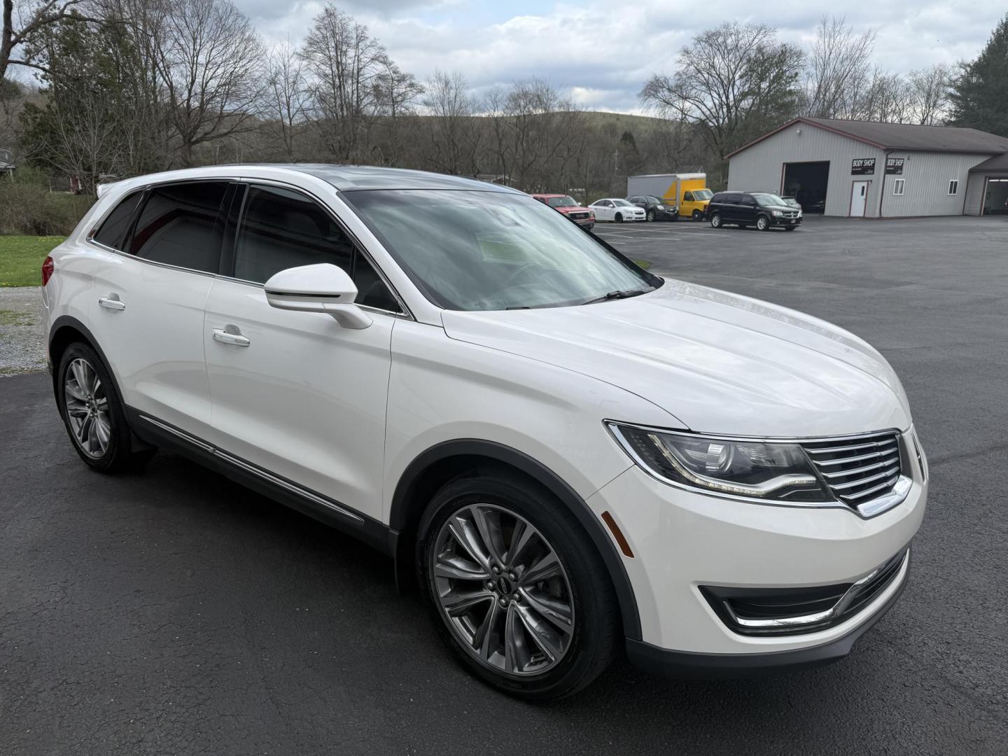2017 White Lincoln MKX Reserve AWD (2LMPJ8LP4HB) with an 2.7L V6 DOHC 24V engine, 6A transmission, located at 8464 Route 219, Brockway, PA, 15824, (814) 265-1330, 41.226871, -78.780518 - Fresh local trade in and in very nice shape. This 2017 Lincoln MKX Reserve package has power sunroof, leather interior, power/heated/cool seats, navigation, factory wheels, and much more. Serviced and priced to sell. Hurry in this one shouldn't last long..located in Jefferson County right next to Cl - Photo#21