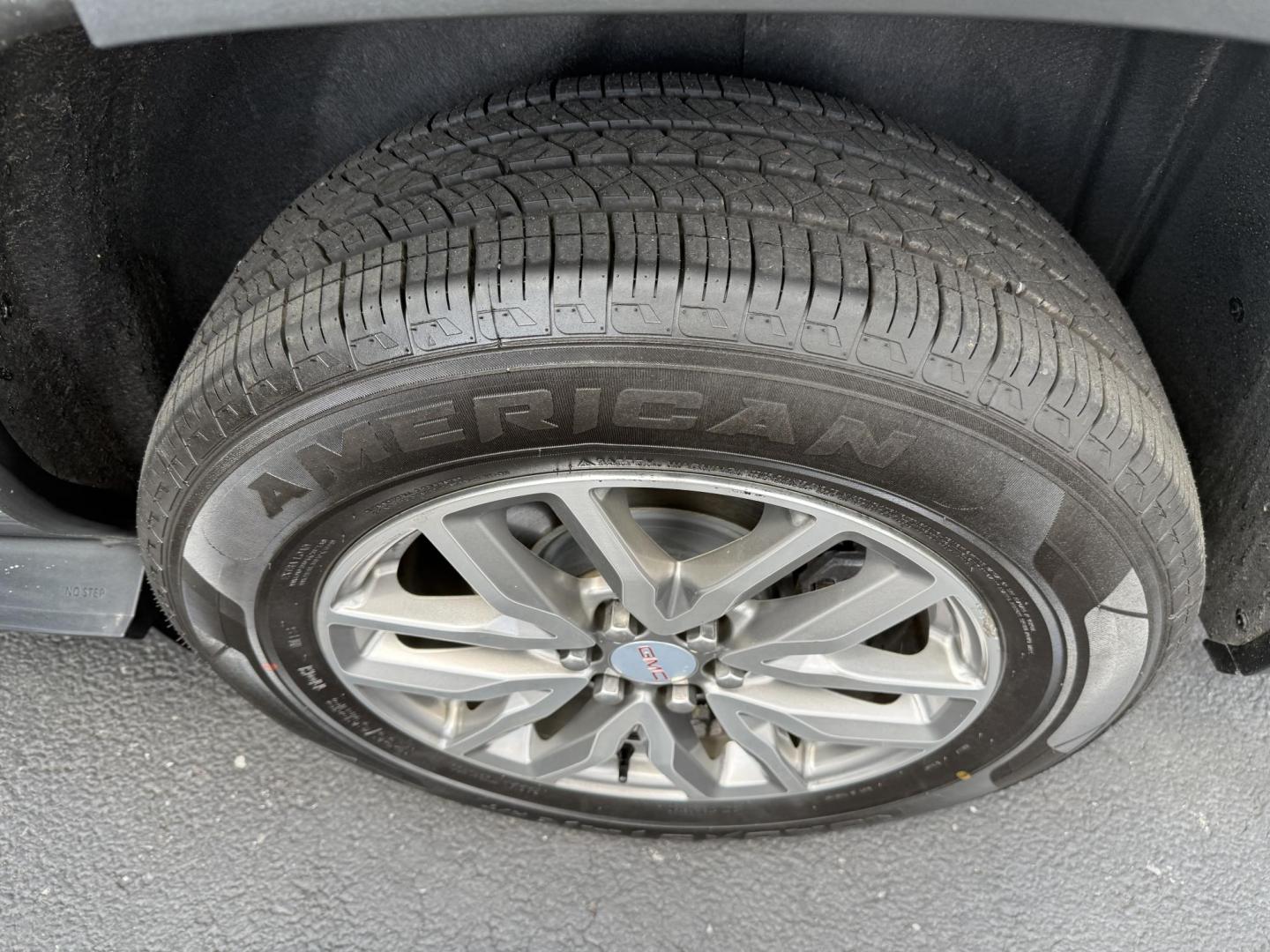 2019 White GMC Acadia SLE-2 AWD (1GKKNSLSXKZ) with an 3.6L V6 DOHC 24V engine, 6A transmission, located at 8464 Route 219, Brockway, PA, 15824, (814) 265-1330, 41.226871, -78.780518 - Sharp, clean, and well equipped 2019 GMC Acadia SLE AWD with air condition, rear a/c, middle row captain chairs, power sunroof, factory wheels and much more. Serviced up and ready to go. This GMC suv and many other clean suv's located in Jefferson county. - Photo#11