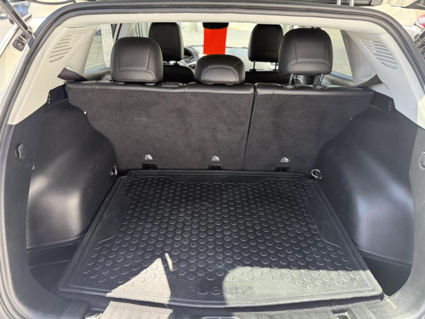 2021 White Jeep Compass Latitude 4WD (3C4NJDBB3MT) with an 2.4L L4 DOHC 16V engine, located at 8464 Route 219, Brockway, PA, 15824, (814) 265-1330, 41.226871, -78.780518 - Very clean and well taken care of 2021 Jeep Compass Latitude 4wd with cloth interior, power/heated front seats, air condition, power windows and locks, factory wheels and ONLY 28000 miles. This Jeep suv is serviced, and comes with a warranty. Stop in at Fran Morelli Sales and Service, located in Bro - Photo#11