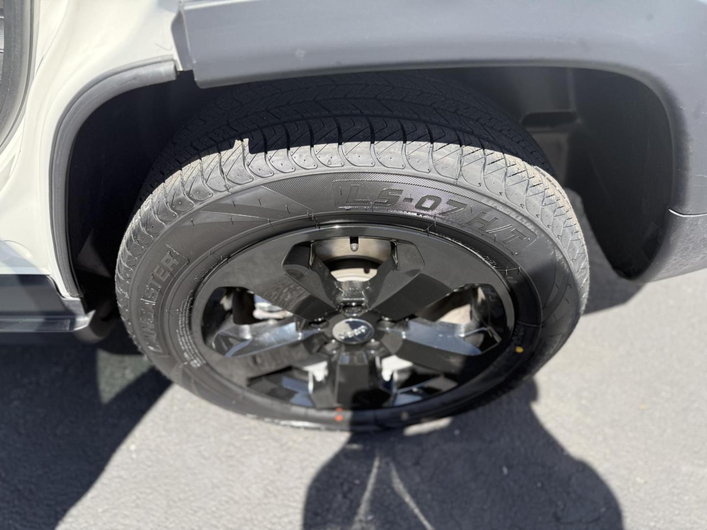 2021 White Jeep Compass Latitude 4WD (3C4NJDBB3MT) with an 2.4L L4 DOHC 16V engine, located at 8464 Route 219, Brockway, PA, 15824, (814) 265-1330, 41.226871, -78.780518 - Very clean and well taken care of 2021 Jeep Compass Latitude 4wd with cloth interior, power/heated front seats, air condition, power windows and locks, factory wheels and ONLY 28000 miles. This Jeep suv is serviced, and comes with a warranty. Stop in at Fran Morelli Sales and Service, located in Bro - Photo#9