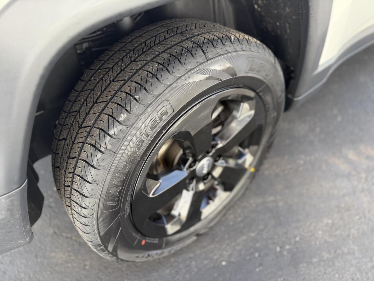2021 White Jeep Compass Latitude 4WD (3C4NJDBB3MT) with an 2.4L L4 DOHC 16V engine, located at 8464 Route 219, Brockway, PA, 15824, (814) 265-1330, 41.226871, -78.780518 - Very clean and well taken care of 2021 Jeep Compass Latitude 4wd with cloth interior, power/heated front seats, air condition, power windows and locks, factory wheels and ONLY 28000 miles. This Jeep suv is serviced, and comes with a warranty. Stop in at Fran Morelli Sales and Service, located in Bro - Photo#12