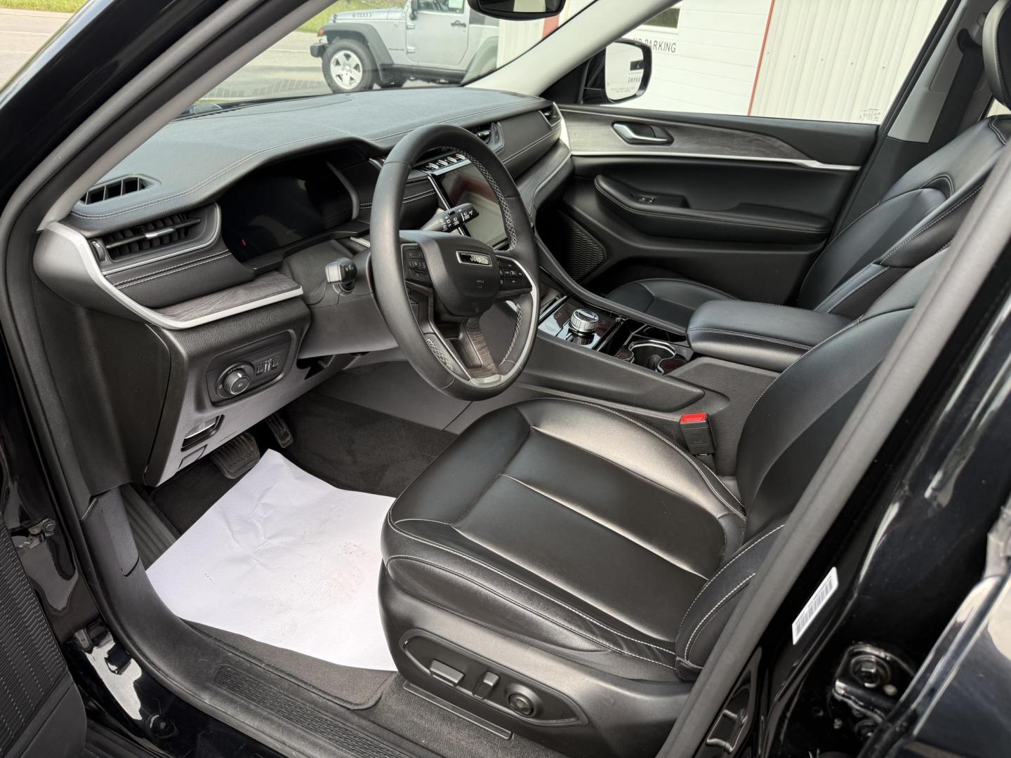 2023 Black Jeep Grand Cherokee Limited 4WD (1C4RJHBG2P8) with an 3.6L V6 DOHC 24V engine, 8A transmission, located at 8464 Route 219, Brockway, PA, 15824, (814) 265-1330, 41.226871, -78.780518 - Very clean, well taken care of 2023 Jeep Grand Cherokee Limited 4wd with V6, air condition, leather interior with power/heated front seats, navigation, factory wheels and much more. This Jeep suv has only 43000 miles, and is serviced up. Comes with remaining factory warranty. Priced well under retai - Photo#3