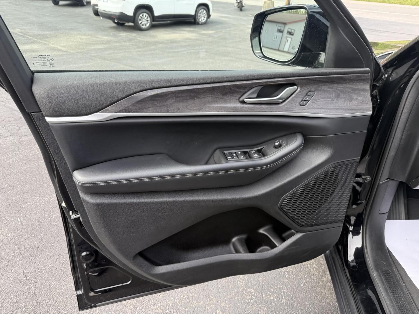 2023 Black Jeep Grand Cherokee Limited 4WD (1C4RJHBG2P8) with an 3.6L V6 DOHC 24V engine, 8A transmission, located at 8464 Route 219, Brockway, PA, 15824, (814) 265-1330, 41.226871, -78.780518 - Very clean, well taken care of 2023 Jeep Grand Cherokee Limited 4wd with V6, air condition, leather interior with power/heated front seats, navigation, factory wheels and much more. This Jeep suv has only 43000 miles, and is serviced up. Comes with remaining factory warranty. Priced well under retai - Photo#4