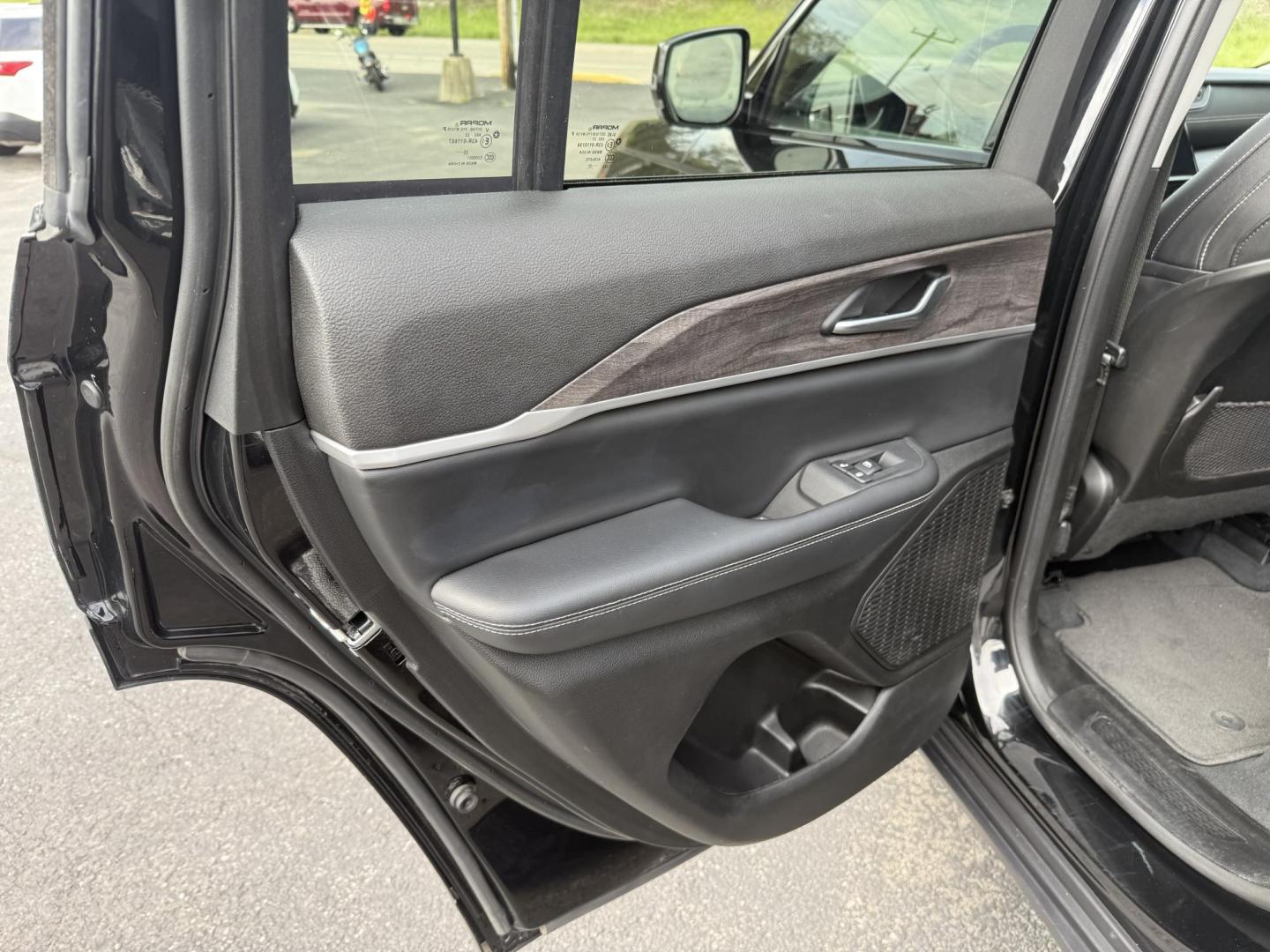 2023 Black Jeep Grand Cherokee Limited 4WD (1C4RJHBG2P8) with an 3.6L V6 DOHC 24V engine, 8A transmission, located at 8464 Route 219, Brockway, PA, 15824, (814) 265-1330, 41.226871, -78.780518 - Very clean, well taken care of 2023 Jeep Grand Cherokee Limited 4wd with V6, air condition, leather interior with power/heated front seats, navigation, factory wheels and much more. This Jeep suv has only 43000 miles, and is serviced up. Comes with remaining factory warranty. Priced well under retai - Photo#7