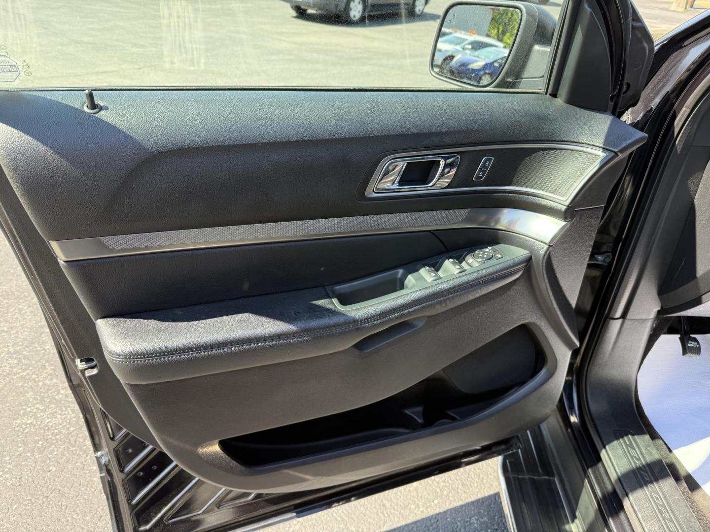 2019 Black Ford Explorer XLT 4WD (1FM5K8DH2KG) with an 2.3L L4 DOHC 16V engine, 6A transmission, located at 8464 Route 219, Brockway, PA, 15824, (814) 265-1330, 41.226871, -78.780518 - Good looking 1 owner 2019 Ford Explorer XLT with 4wheel drive, leather interior with front power/heated seats, 7 passenger with rear a/c, factory wheels and ONLY 74000 miles. This Ford suv is serviced and comes with a warranty. Great price on this Explorer so hurry in and see the Morelli family toda- Photo#4