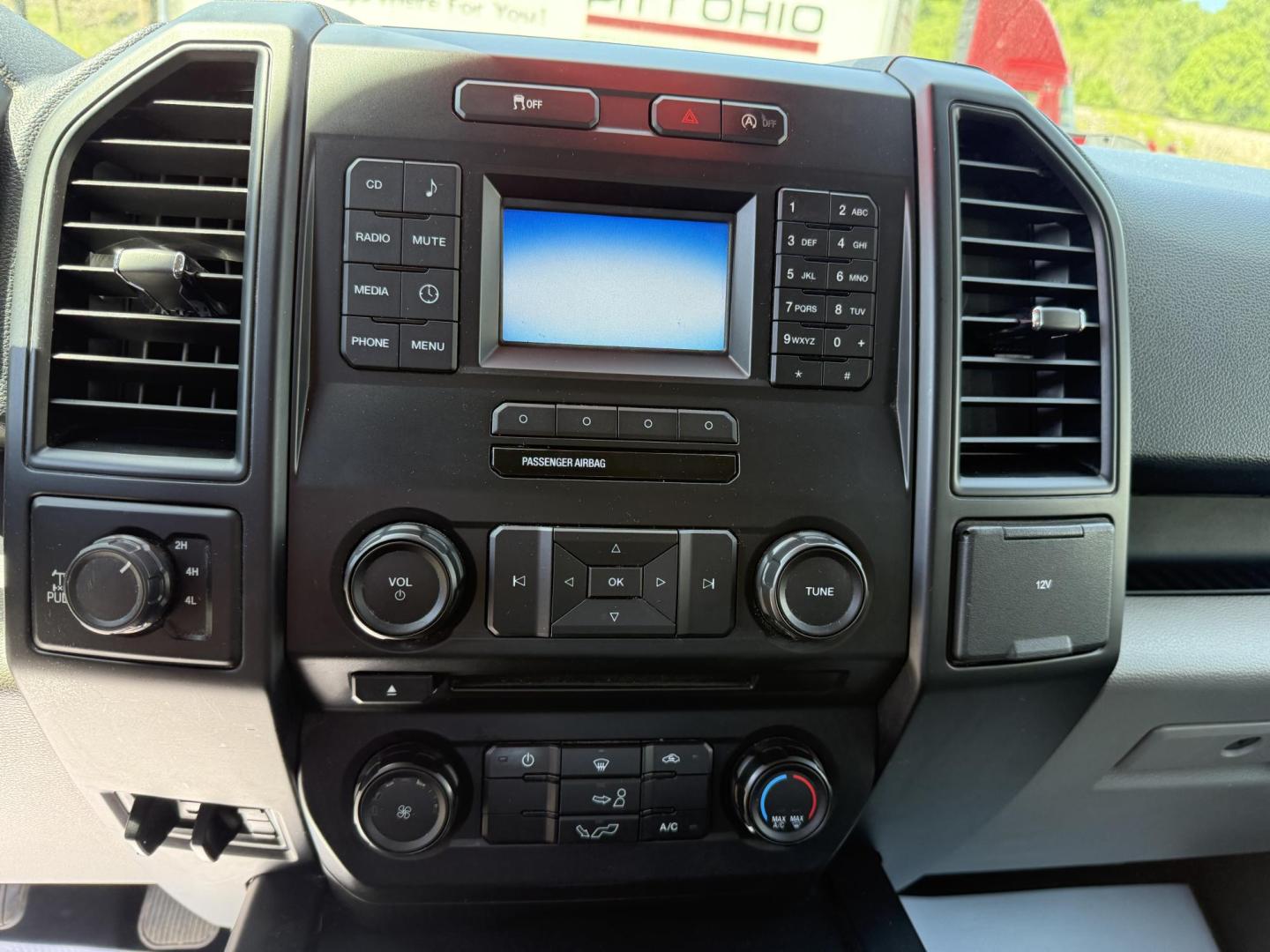 2016 Silver Ford F-150 XLT SuperCrew 6.5-ft. Bed 4WD (1FTEW1EP3GF) with an 2.7L V6 DOHC 24V engine, 6A transmission, located at 8464 Route 219, Brockway, PA, 15824, (814) 265-1330, 41.226871, -78.780518 - Clean, good looking 2016 Ford F150 Crew Cab XL with 4wheel drive, 2.7/Ecoboost, air condition, power windows and locks, and factory wheels. This Ford truck is serviced and ready to go.- Photo#5