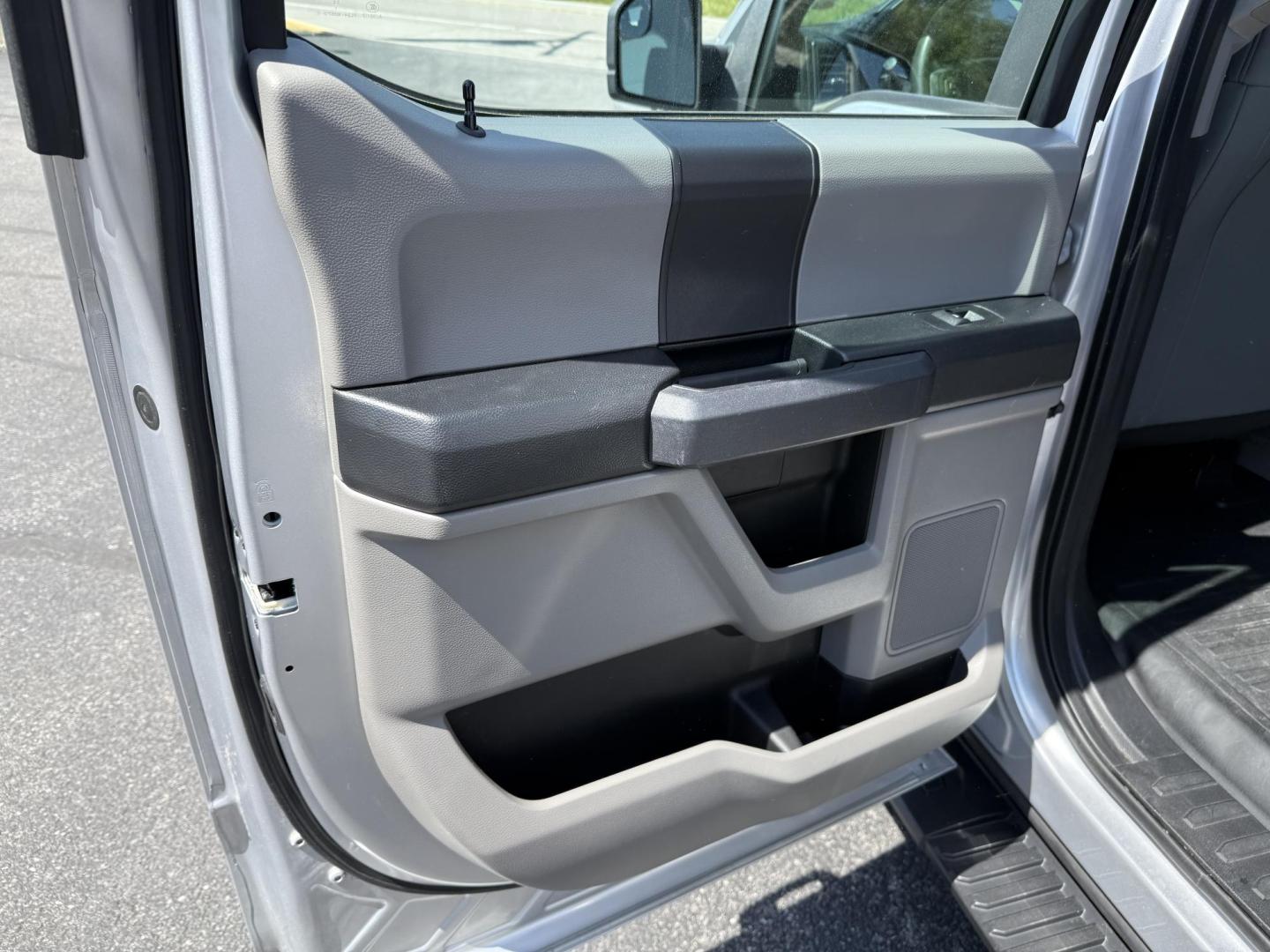 2016 Silver Ford F-150 XLT SuperCrew 6.5-ft. Bed 4WD (1FTEW1EP3GF) with an 2.7L V6 DOHC 24V engine, 6A transmission, located at 8464 Route 219, Brockway, PA, 15824, (814) 265-1330, 41.226871, -78.780518 - Clean, good looking 2016 Ford F150 Crew Cab XL with 4wheel drive, 2.7/Ecoboost, air condition, power windows and locks, and factory wheels. This Ford truck is serviced and ready to go.- Photo#6