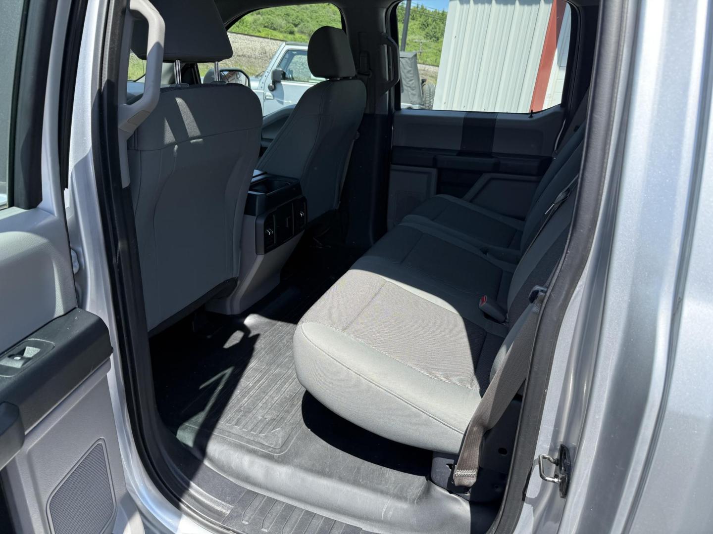 2016 Silver Ford F-150 XLT SuperCrew 6.5-ft. Bed 4WD (1FTEW1EP3GF) with an 2.7L V6 DOHC 24V engine, 6A transmission, located at 8464 Route 219, Brockway, PA, 15824, (814) 265-1330, 41.226871, -78.780518 - Clean, good looking 2016 Ford F150 Crew Cab XL with 4wheel drive, 2.7/Ecoboost, air condition, power windows and locks, and factory wheels. This Ford truck is serviced and ready to go.- Photo#8