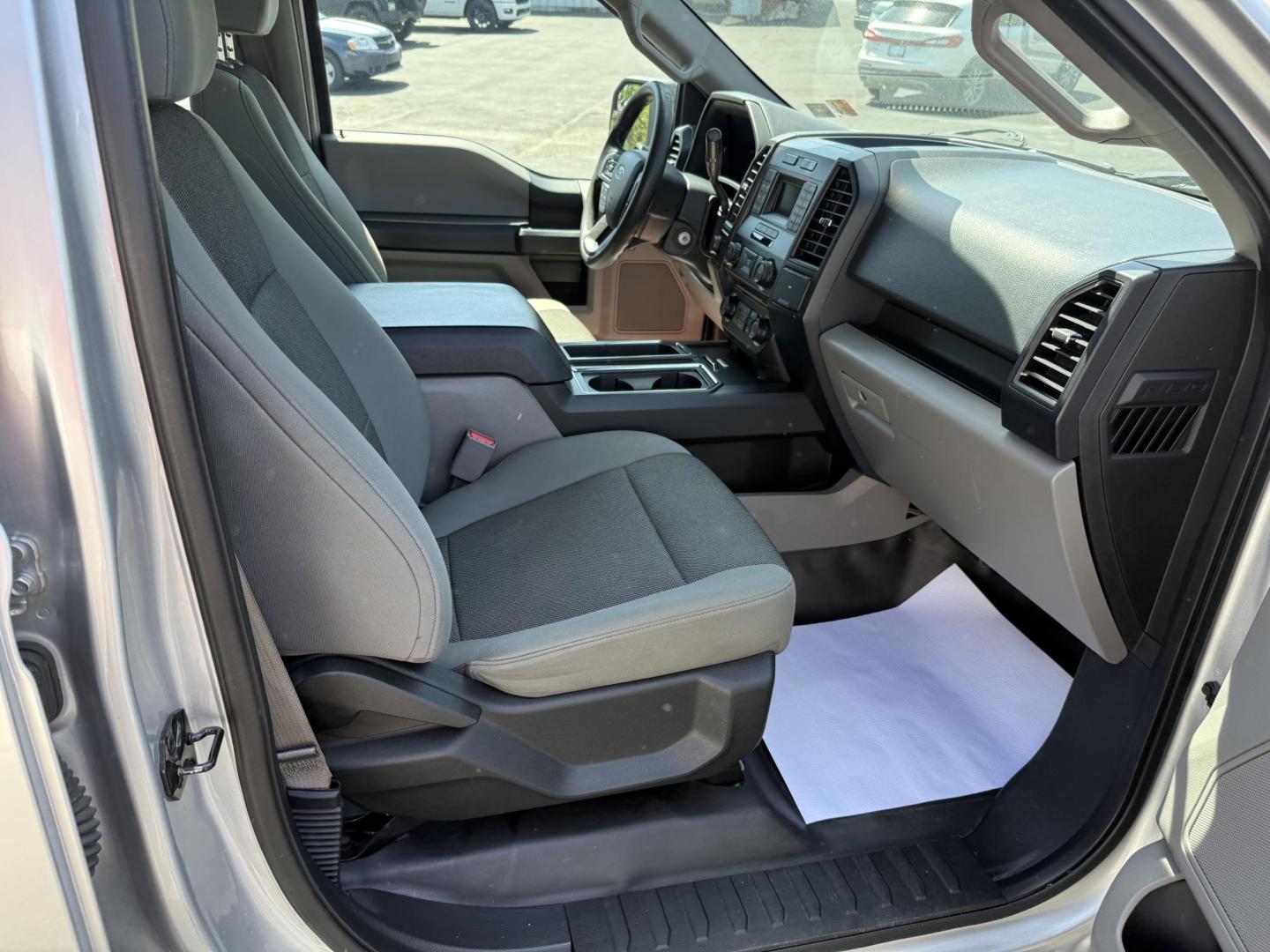 2016 Silver Ford F-150 XLT SuperCrew 6.5-ft. Bed 4WD (1FTEW1EP3GF) with an 2.7L V6 DOHC 24V engine, 6A transmission, located at 8464 Route 219, Brockway, PA, 15824, (814) 265-1330, 41.226871, -78.780518 - Clean, good looking 2016 Ford F150 Crew Cab XL with 4wheel drive, 2.7/Ecoboost, air condition, power windows and locks, and factory wheels. This Ford truck is serviced and ready to go.- Photo#11