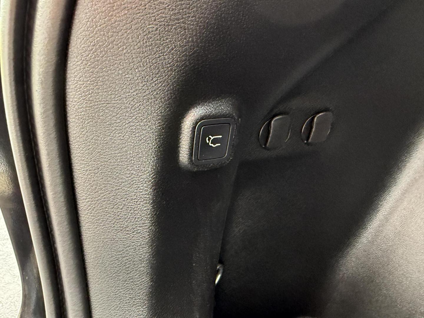 2019 Black Jeep Cherokee Limited 4WD (1C4PJMDX8KD) with an 3.2L V6 DOHC 24V engine, 9A transmission, located at 8464 Route 219, Brockway, PA, 15824, (814) 265-1330, 41.226871, -78.780518 - Clean, sharp looking 2019 Jeep Cherokee Limited 4wd with v6, air condition, leather interior with power/heated front seats, factory wheels and much more. Serviced, Pa-inspected and comes with a warranty. Stop in our dealership, located in Jefferson county, Brockway Pa. - Photo#15