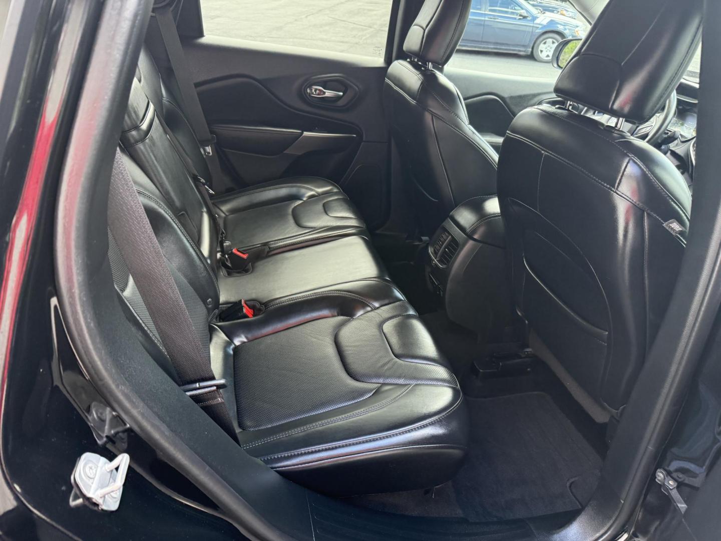 2019 Black Jeep Cherokee Limited 4WD (1C4PJMDX8KD) with an 3.2L V6 DOHC 24V engine, 9A transmission, located at 8464 Route 219, Brockway, PA, 15824, (814) 265-1330, 41.226871, -78.780518 - Clean, sharp looking 2019 Jeep Cherokee Limited 4wd with v6, air condition, leather interior with power/heated front seats, factory wheels and much more. Serviced, Pa-inspected and comes with a warranty. Stop in our dealership, located in Jefferson county, Brockway Pa. - Photo#17