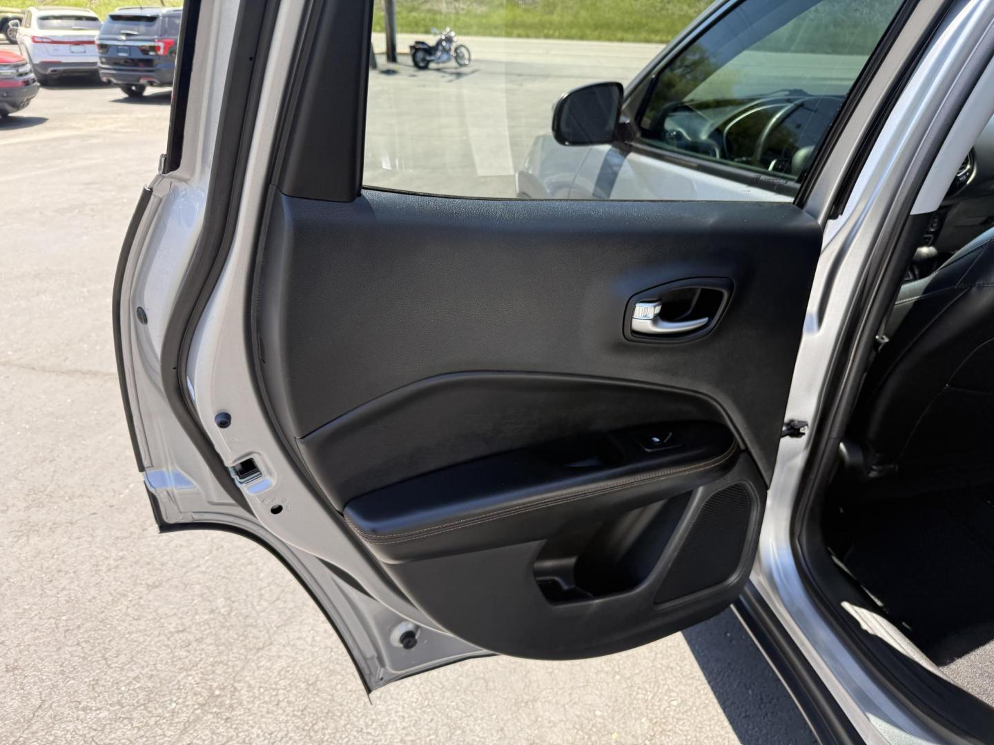 2019 Silver Jeep Compass Limited 4WD (3C4NJDCB0KT) with an 2.4L L4 DOHC 16V engine, CVT transmission, located at 8464 Route 219, Brockway, PA, 15824, (814) 265-1330, 41.226871, -78.780518 - Clean, sharp, and low miles on this 2019 Jeep Compass Limited 4wd with air condition, leather interior with pwr seat, factory wheels and only 51000 miles. This Jeep suv is serviced and priced to sell, hurry in this one won't last long. Located in Brockway, Pa...Jefferson County. Selling used vehicle - Photo#8