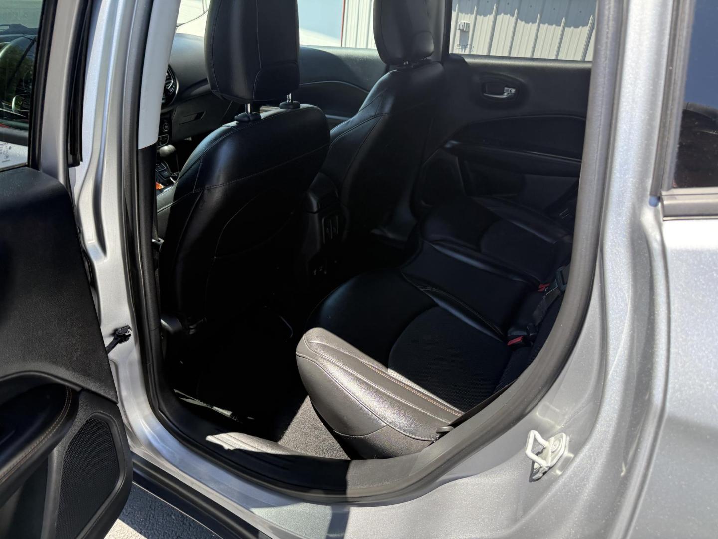 2019 Silver Jeep Compass Limited 4WD (3C4NJDCB0KT) with an 2.4L L4 DOHC 16V engine, CVT transmission, located at 8464 Route 219, Brockway, PA, 15824, (814) 265-1330, 41.226871, -78.780518 - Clean, sharp, and low miles on this 2019 Jeep Compass Limited 4wd with air condition, leather interior with pwr seat, factory wheels and only 51000 miles. This Jeep suv is serviced and priced to sell, hurry in this one won't last long. Located in Brockway, Pa...Jefferson County. Selling used vehicle - Photo#7