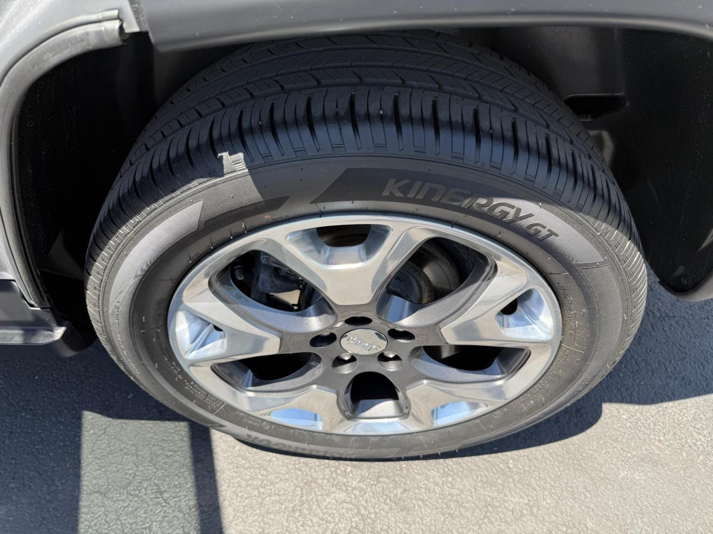 2019 Silver Jeep Compass Limited 4WD (3C4NJDCB0KT) with an 2.4L L4 DOHC 16V engine, CVT transmission, located at 8464 Route 219, Brockway, PA, 15824, (814) 265-1330, 41.226871, -78.780518 - Clean, sharp, and low miles on this 2019 Jeep Compass Limited 4wd with air condition, leather interior with pwr seat, factory wheels and only 51000 miles. This Jeep suv is serviced and priced to sell, hurry in this one won't last long. Located in Brockway, Pa...Jefferson County. Selling used vehicle - Photo#9