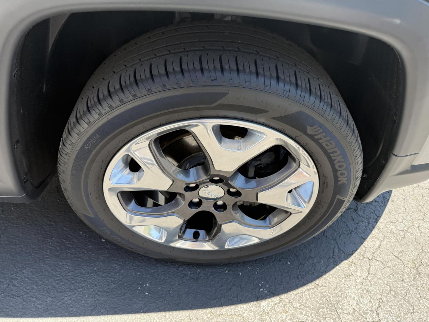 2019 Silver Jeep Compass Limited 4WD (3C4NJDCB0KT) with an 2.4L L4 DOHC 16V engine, CVT transmission, located at 8464 Route 219, Brockway, PA, 15824, (814) 265-1330, 41.226871, -78.780518 - Clean, sharp, and low miles on this 2019 Jeep Compass Limited 4wd with air condition, leather interior with pwr seat, factory wheels and only 51000 miles. This Jeep suv is serviced and priced to sell, hurry in this one won't last long. Located in Brockway, Pa...Jefferson County. Selling used vehicle - Photo#17