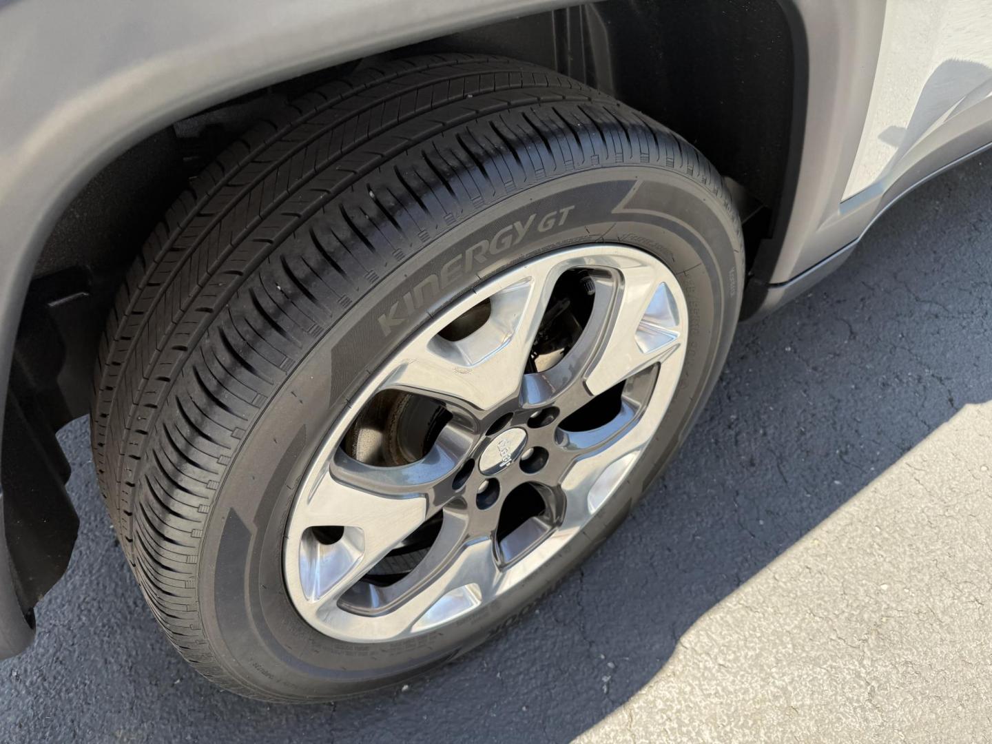 2019 Silver Jeep Compass Limited 4WD (3C4NJDCB0KT) with an 2.4L L4 DOHC 16V engine, CVT transmission, located at 8464 Route 219, Brockway, PA, 15824, (814) 265-1330, 41.226871, -78.780518 - Clean, sharp, and low miles on this 2019 Jeep Compass Limited 4wd with air condition, leather interior with pwr seat, factory wheels and only 51000 miles. This Jeep suv is serviced and priced to sell, hurry in this one won't last long. Located in Brockway, Pa...Jefferson County. Selling used vehicle - Photo#12