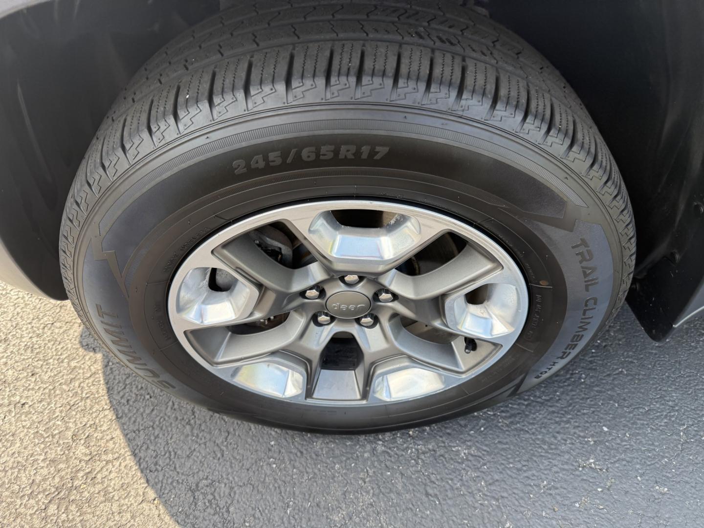 2019 Gray Jeep Cherokee Trailhawk 4WD (1C4PJMBX9KD) with an 3.2L V6 DOHC 24V engine, 9A transmission, located at 8464 Route 219, Brockway, PA, 15824, (814) 265-1330, 41.226871, -78.780518 - Sharp looking 2019 Jeep Cherokee Trailhawk 4wd with cloth interior, air condition, power windows and locks, Powerful V6, and much more. This Jeep is serviced with new inspection and ready to roll. Stop in at Fran's and check this Jeep out and the many other clean vehicles, selling vehicles for 50 ye- Photo#1