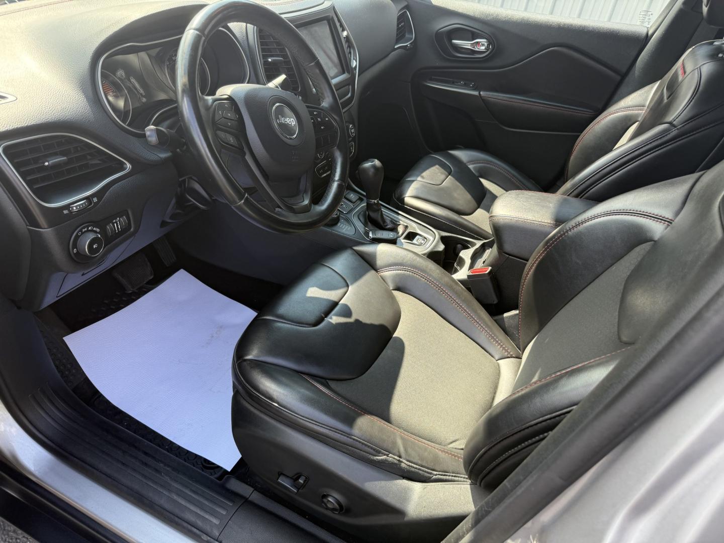 2019 Gray Jeep Cherokee Trailhawk 4WD (1C4PJMBX9KD) with an 3.2L V6 DOHC 24V engine, 9A transmission, located at 8464 Route 219, Brockway, PA, 15824, (814) 265-1330, 41.226871, -78.780518 - Sharp looking 2019 Jeep Cherokee Trailhawk 4wd with cloth interior, air condition, power windows and locks, Powerful V6, and much more. This Jeep is serviced with new inspection and ready to roll. Stop in at Fran's and check this Jeep out and the many other clean vehicles, selling vehicles for 50 ye- Photo#3